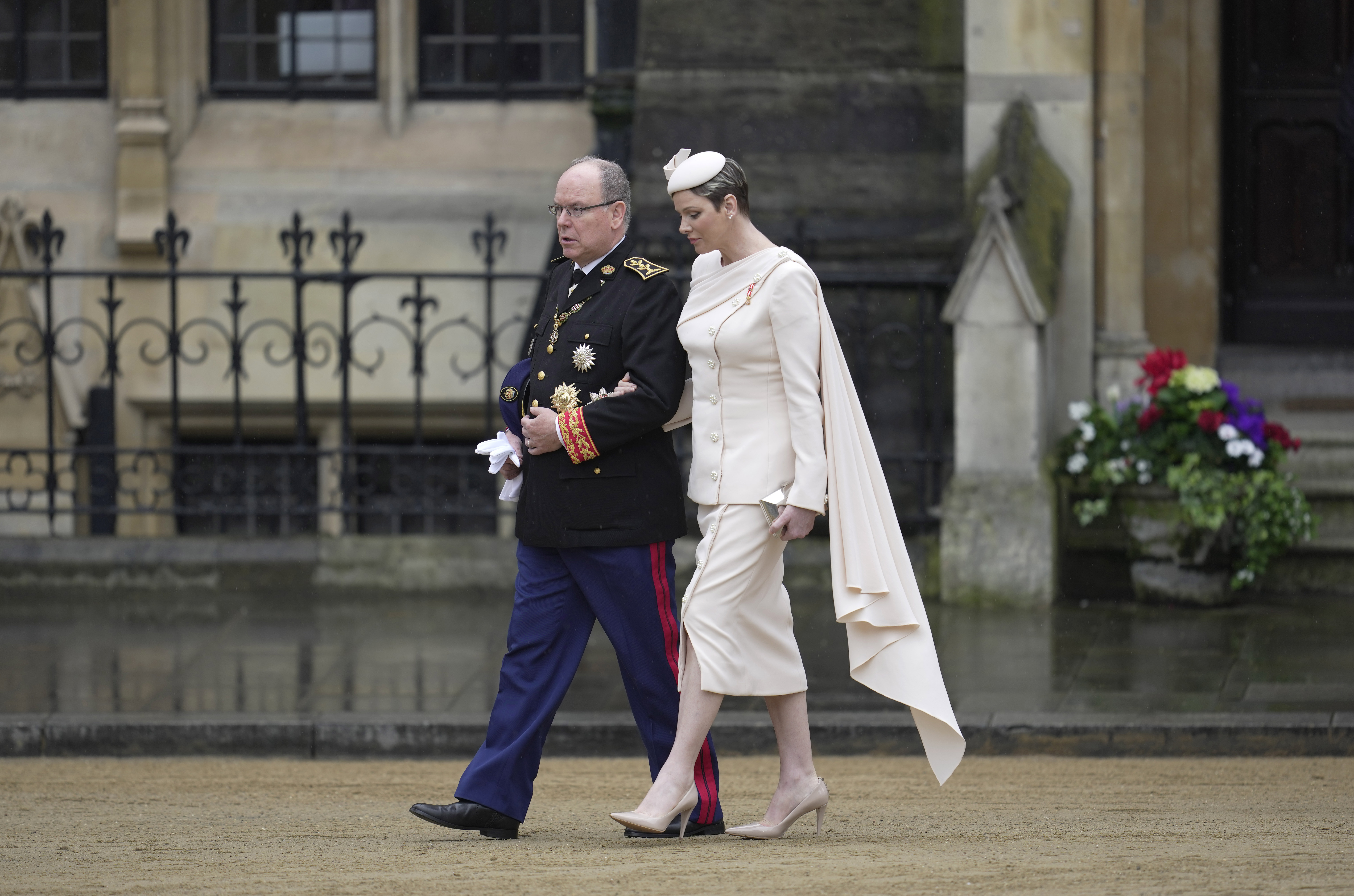 Mónaco, a través de su príncipe Alberto y la princesa Charlene dijo presente en la festividad en Londres.  (AP Photo/Kin Cheung)