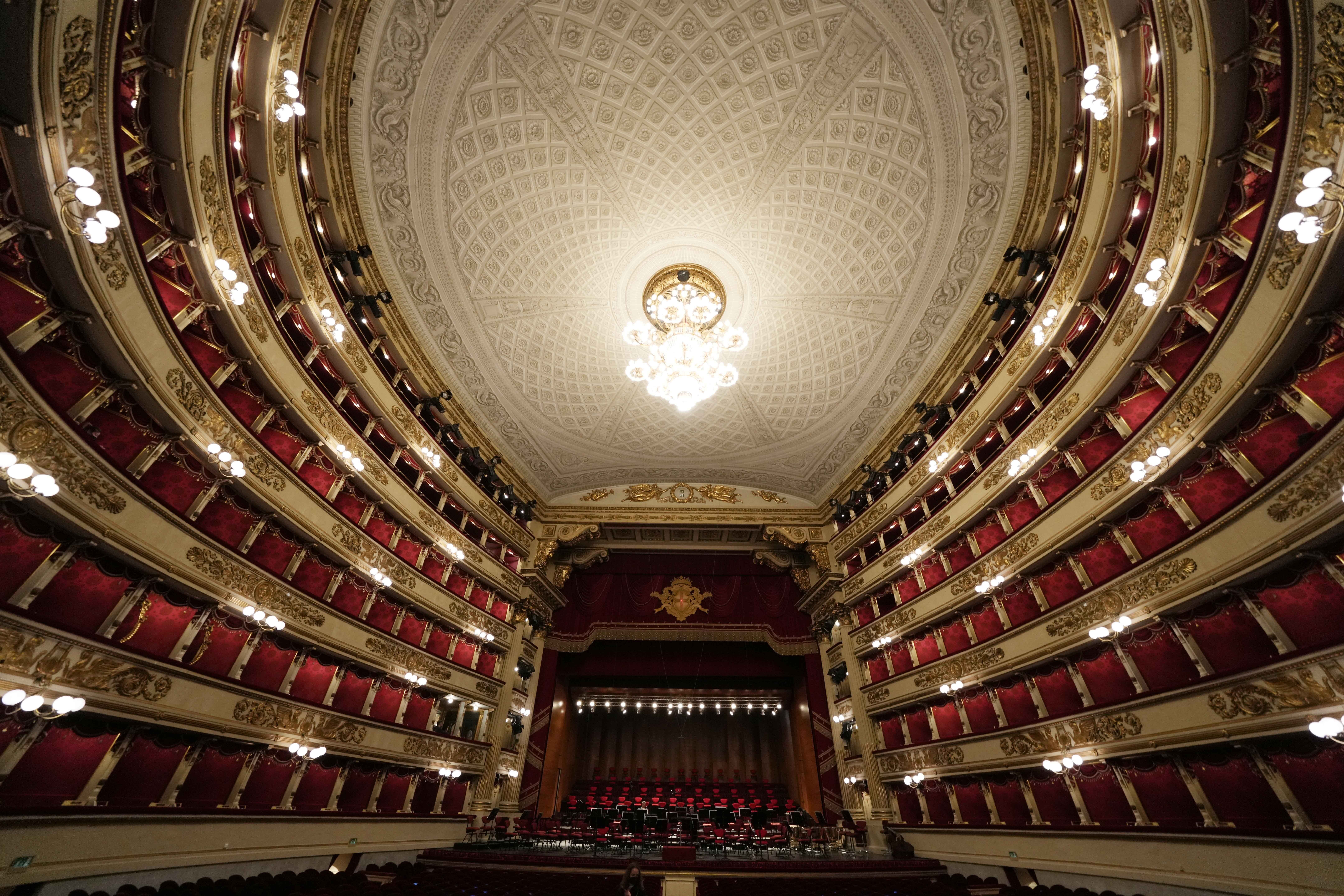 FOTO D'ARCHIVIO: Uno scorcio del Teatro Lirico La Scala di Milano, il più famoso d'Italia, 4 aprile 2022 (AP Photo/Luca Bruno, File)