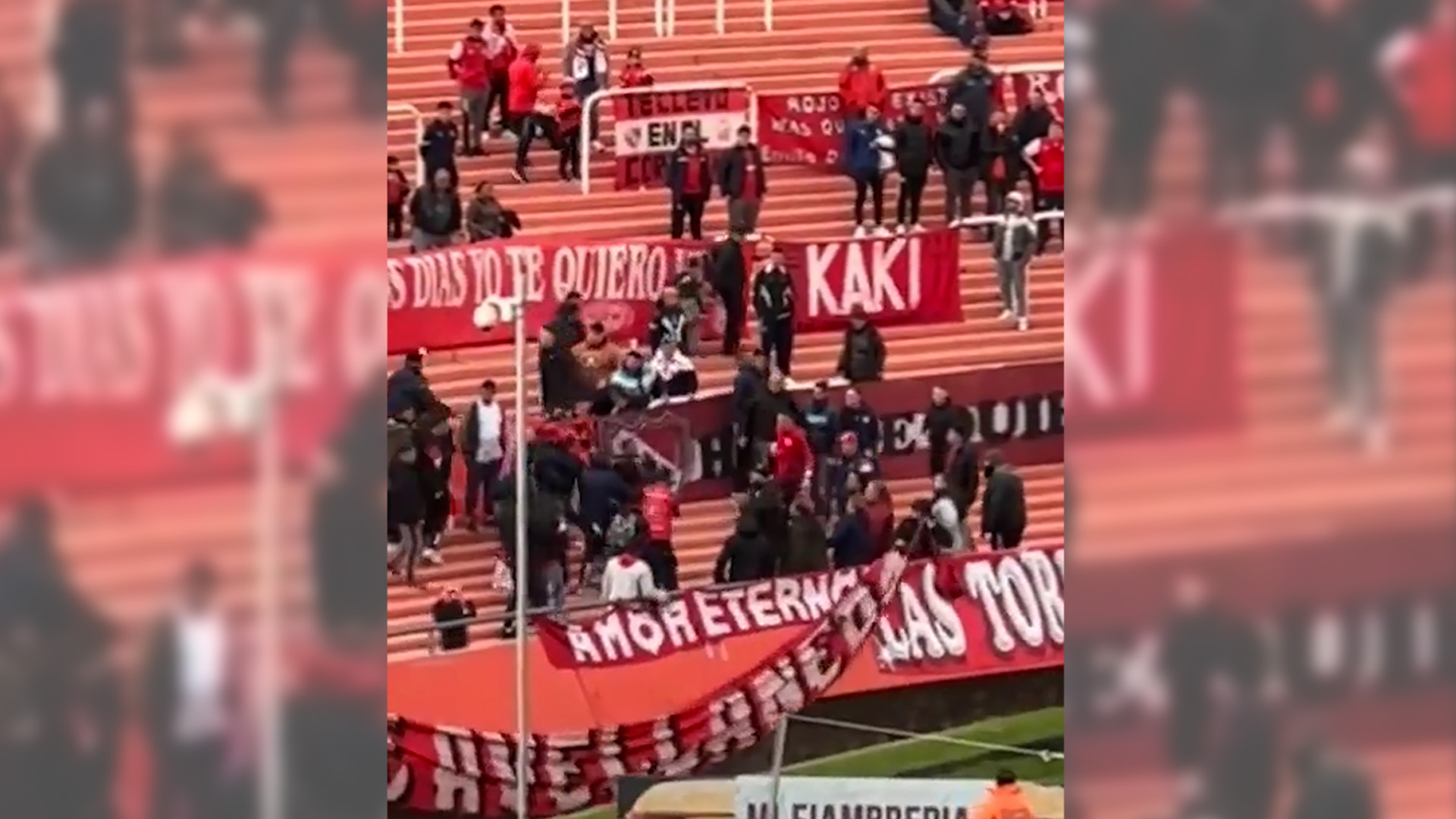 Una bandera, la interna de la barra y la sombra de los Moyano: la historia detrás de la pelea en la tribuna de Independiente durante la derrota en Mendoza