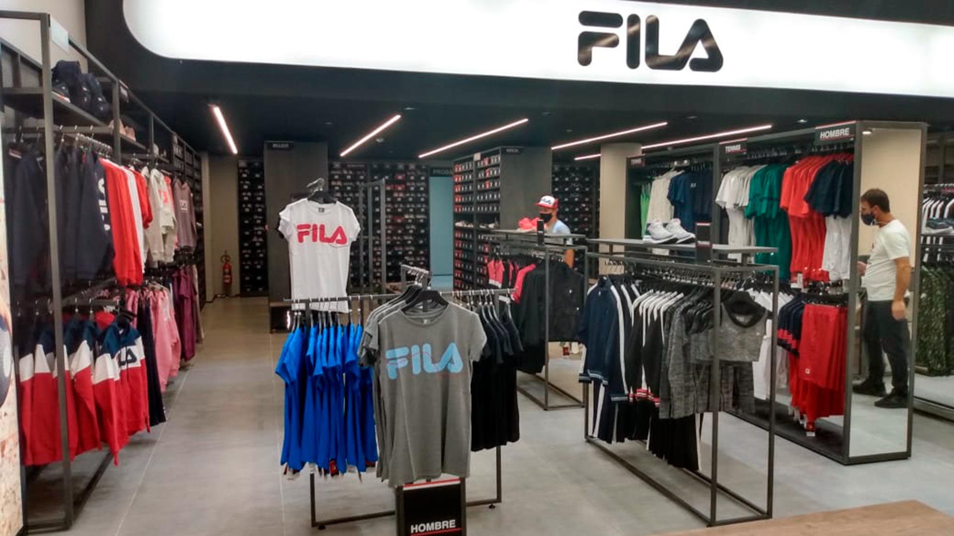 Sip Arreglo doblado FILA invertirá $250 millones para abrir cuatro tiendas premium outlet -  Infobae