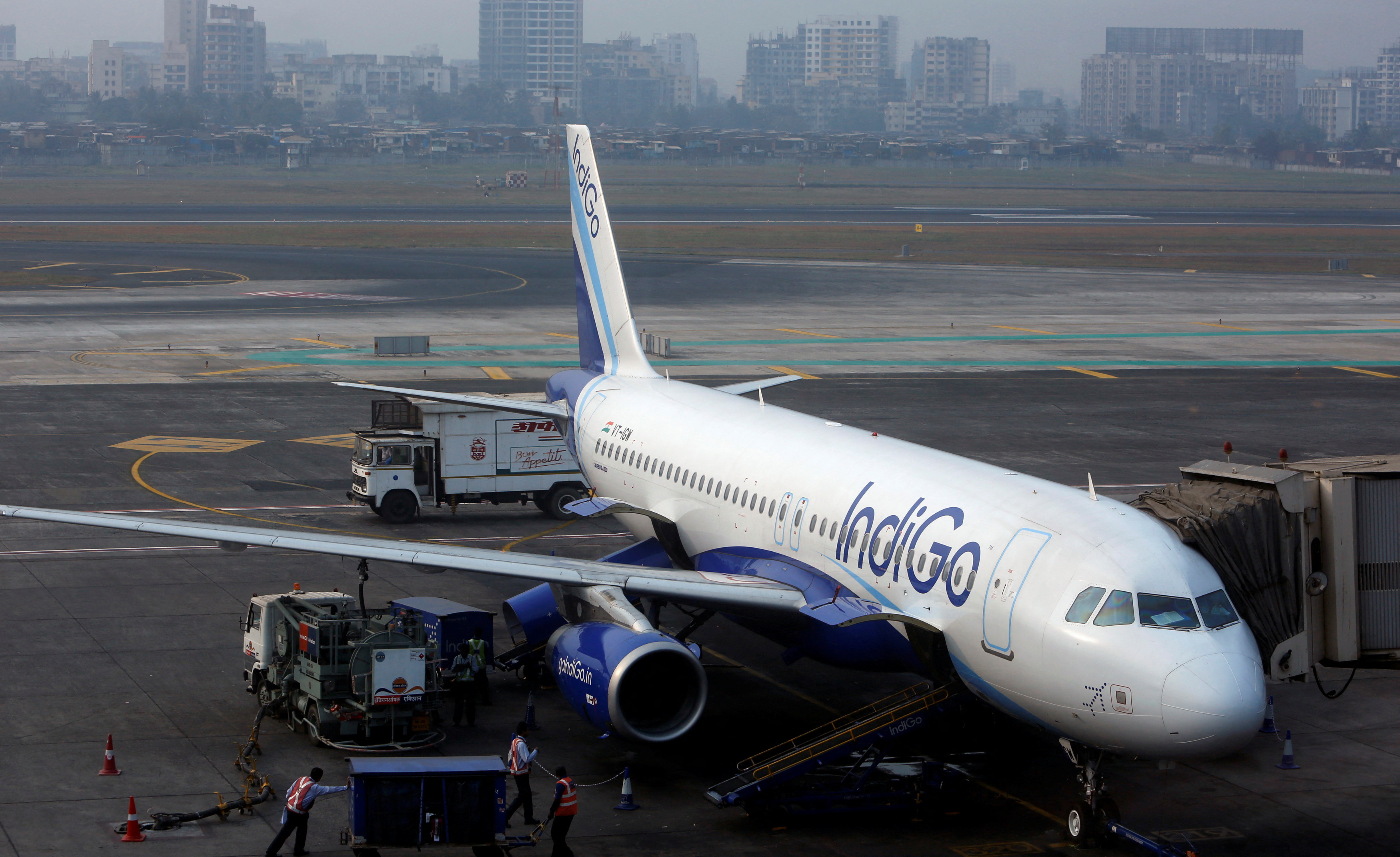 Un avión Airbus 320 de la firma IndiGo Airlines en el aeropuerto internacional Shivaji 