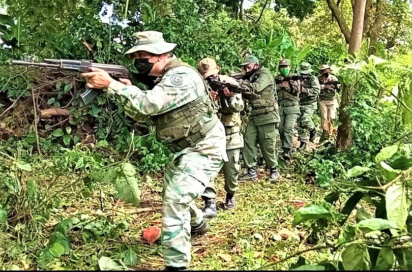 La Fuerza Armada Nacional Bolivariana obliga a los milicianos a combatir a la guerrilla en Apure: los envían a arriesgar la vida y no les pagan