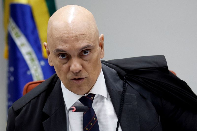 Planchazo, bronca y manotazos: el tenso cruce entre Paredes y Cabral, por el que debieron ser expulsados