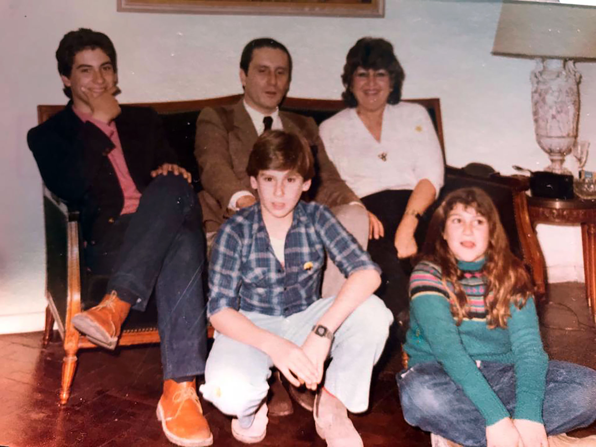 Los Giugno en familia: Luciano (el Tirri), sus padres, Jorge y Dora, y sus hermanos, Federico y Natalia