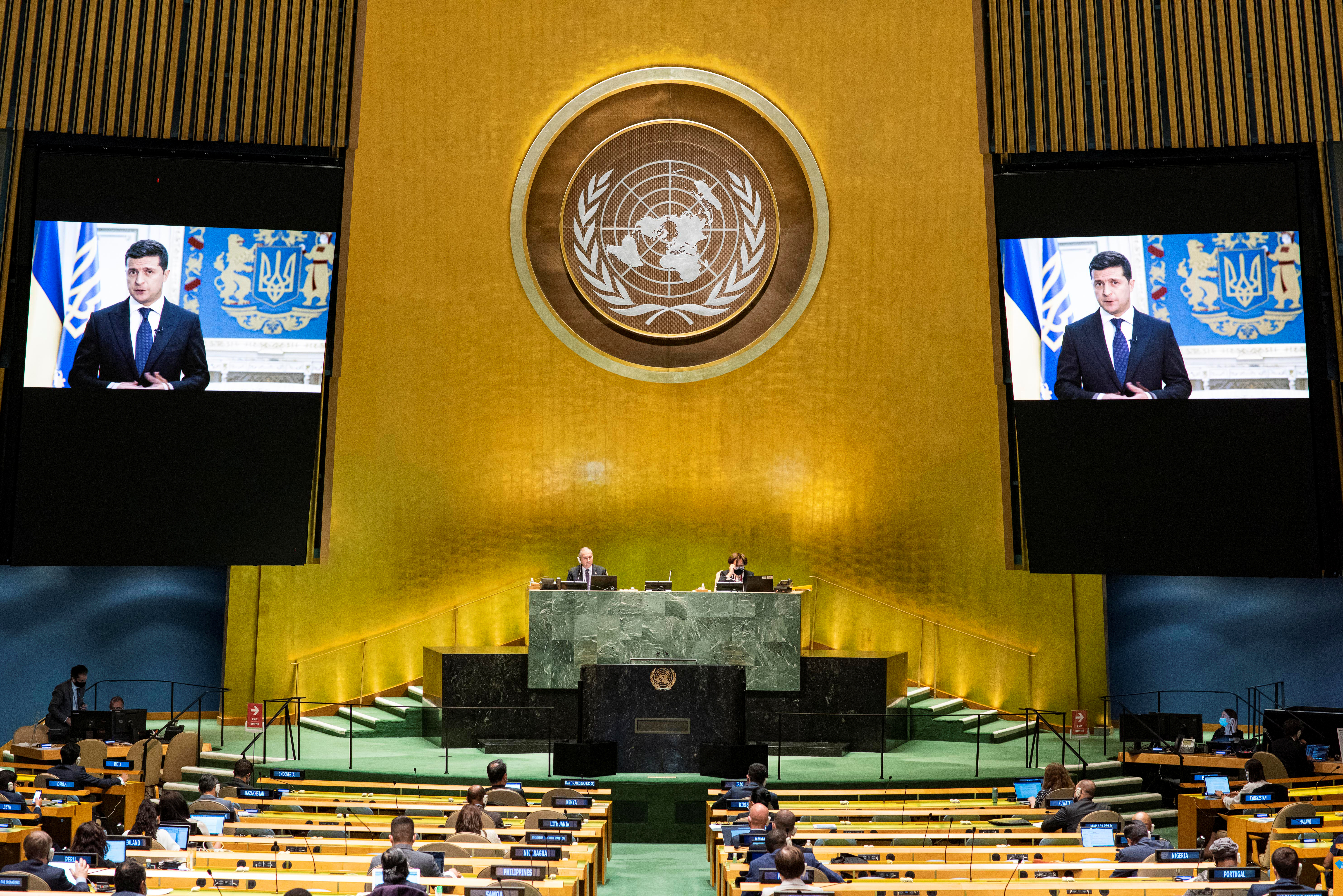 Зал оон. Генеральная Ассамблея ООН (организация Объединенных наций).. Зал Генеральной Ассамблеи ООН. Генассамблея ООН 2022. Зал заседания Генеральной Ассамблеи ООН.