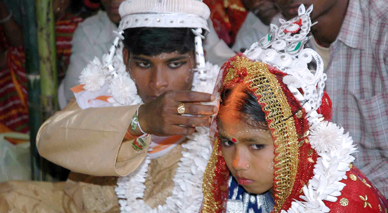 Casi un tercio de los matrimonios infantiles forzados ocurren en la India, a pesar de que las leyes lo prohíban. (Imagen: STRDEL/AFP) 
