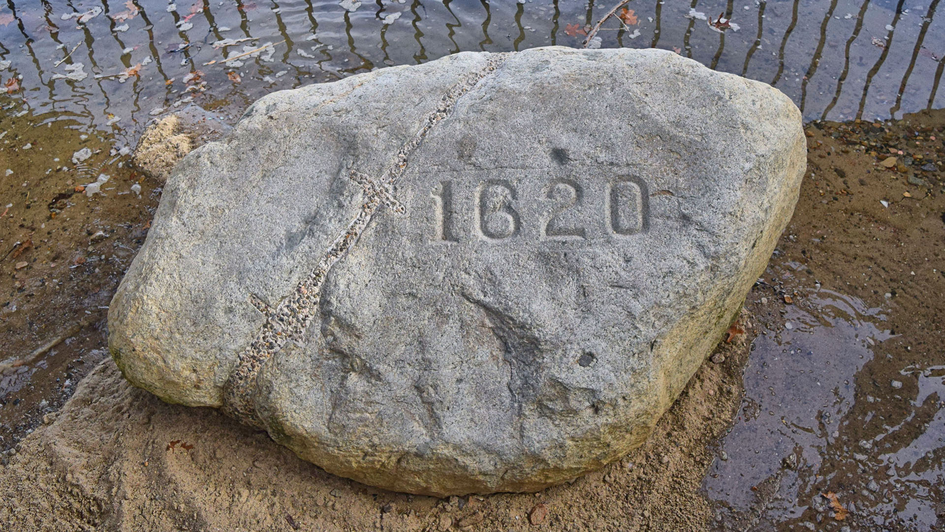 La roca de Plymouth, que marca el lugar del desembarco en Plymouth (Shutterstock)