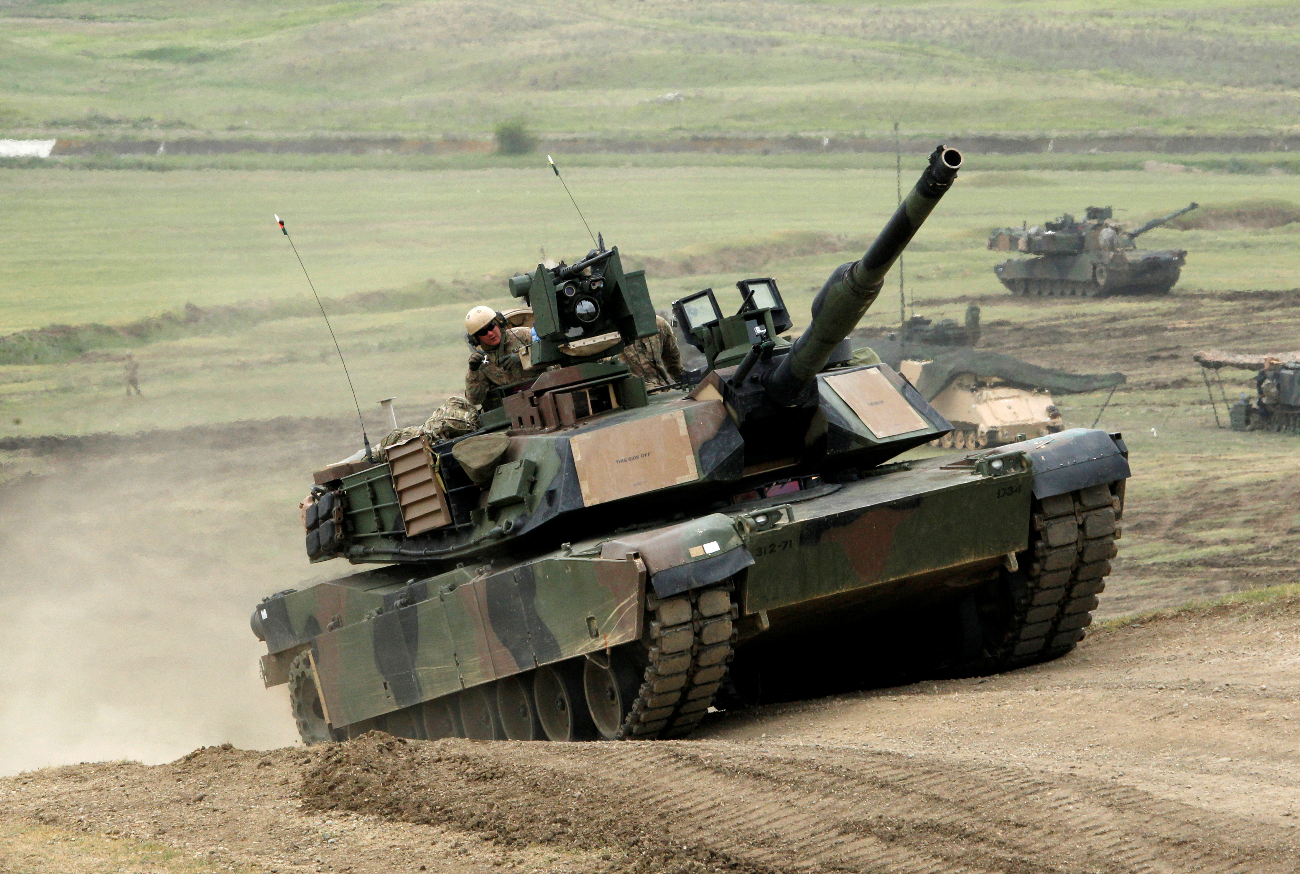 Foto de archivo del tanque estadounidense M1A2 "Abrams"  (REUTERS/David Mdzinarishvili)