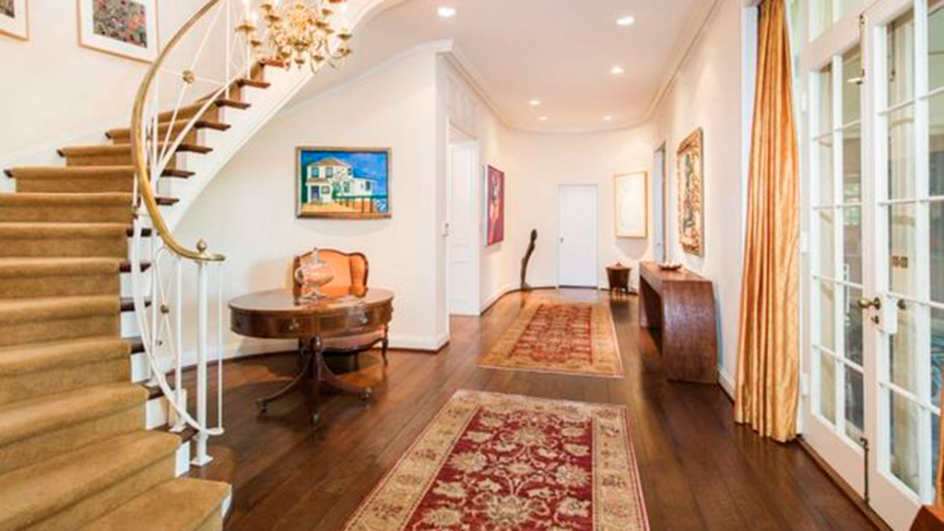 Casa De John Travolta Por Dentro De un parque acuático a una pista de aterrizaje en el jardín: así son las  10 mansiones más lujosas de las estrellas de Hollywood - Infobae