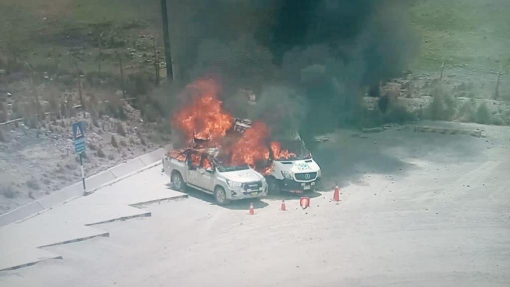 Protestas en Cusco: manifestantes incendian dos vehículos en campamento minero  Antapaccay - Infobae