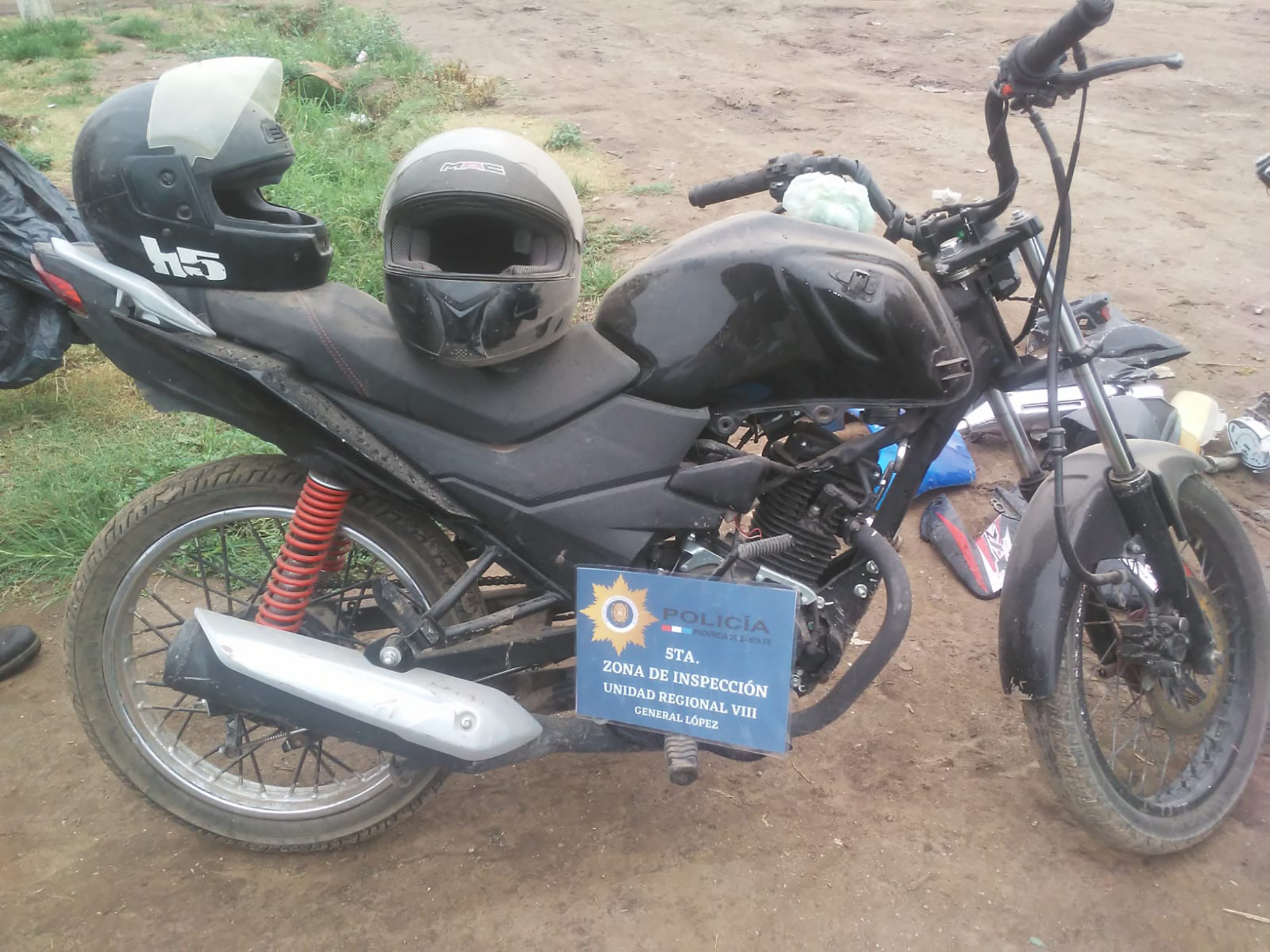 Una de las motos secuestradas en el marco del tiroteo en Venado Tuerto