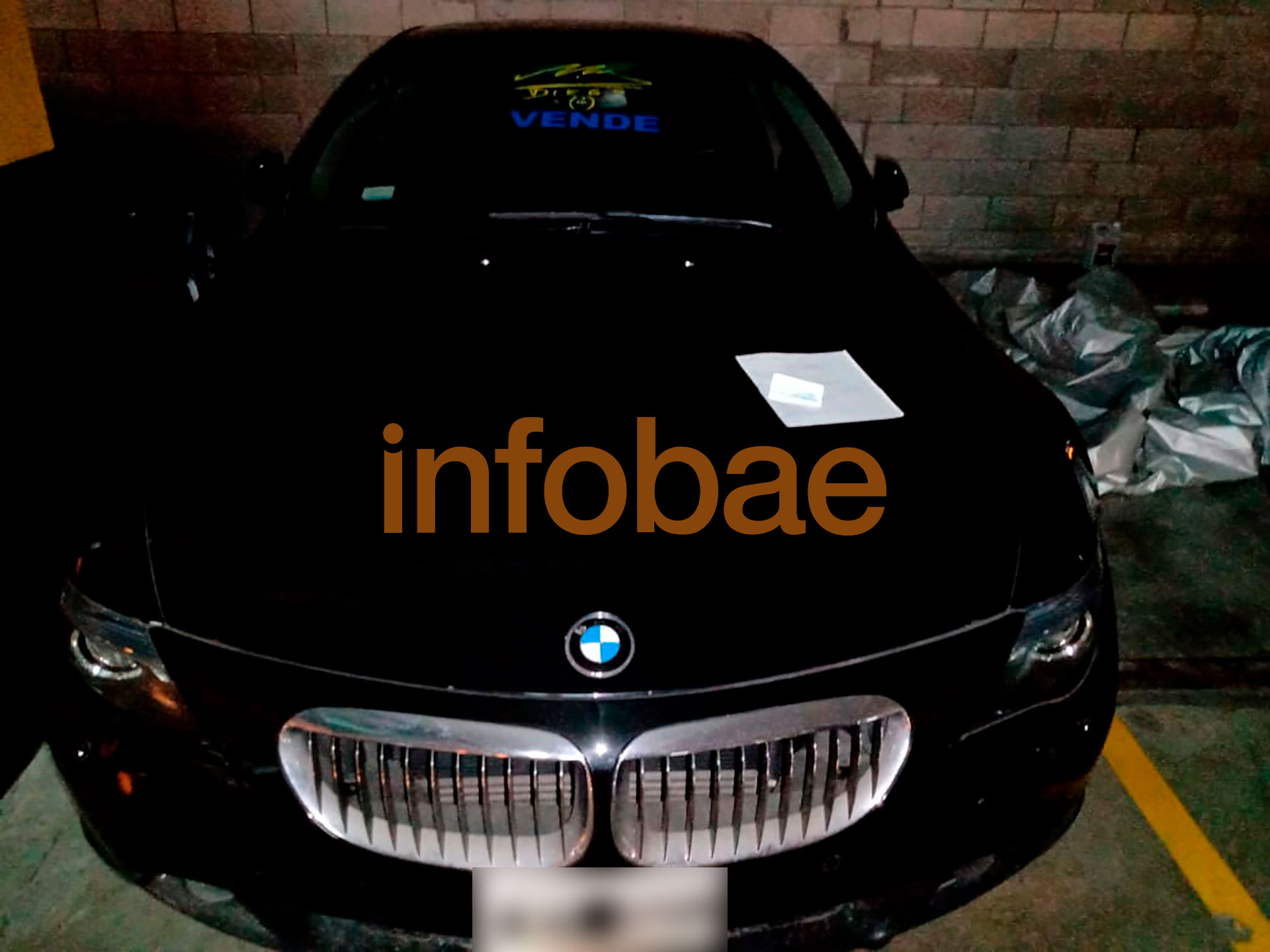 Uno de los tres BMW que están en Argentina tiene la firma del ídolo en el parabrisas