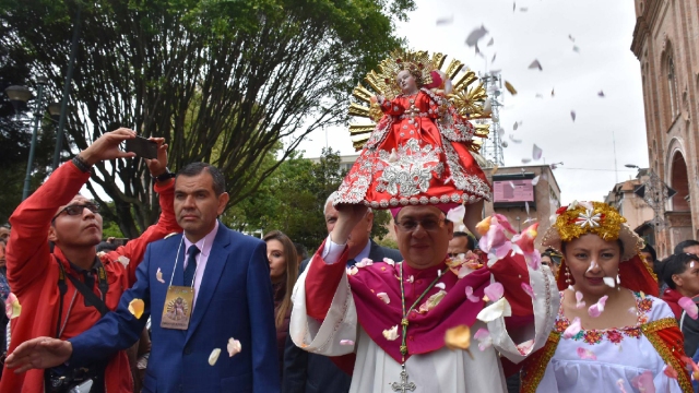 Cómo es el Pase del Niño Viajero, el desfile ecuatoriano donde confluyen  cada 24 de diciembre personajes bíblicos y andinos - Infobae