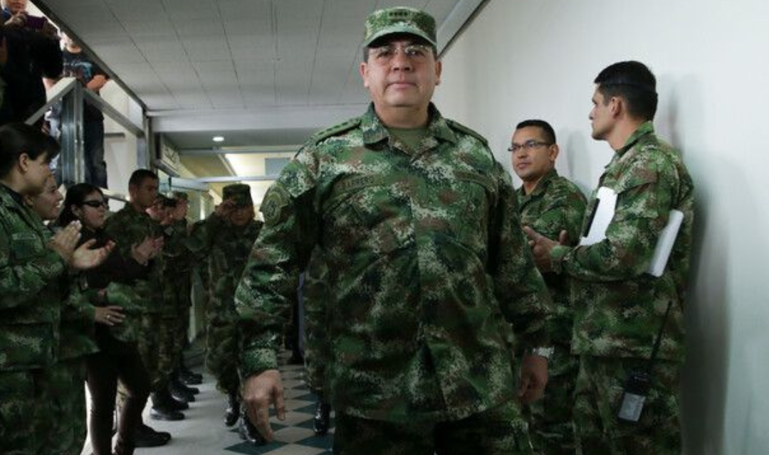 El exalto mando militar tendrá que comparecer ante el tribunal de paz en febrero por alianzas con paramilitares en Urabá.
Archivo