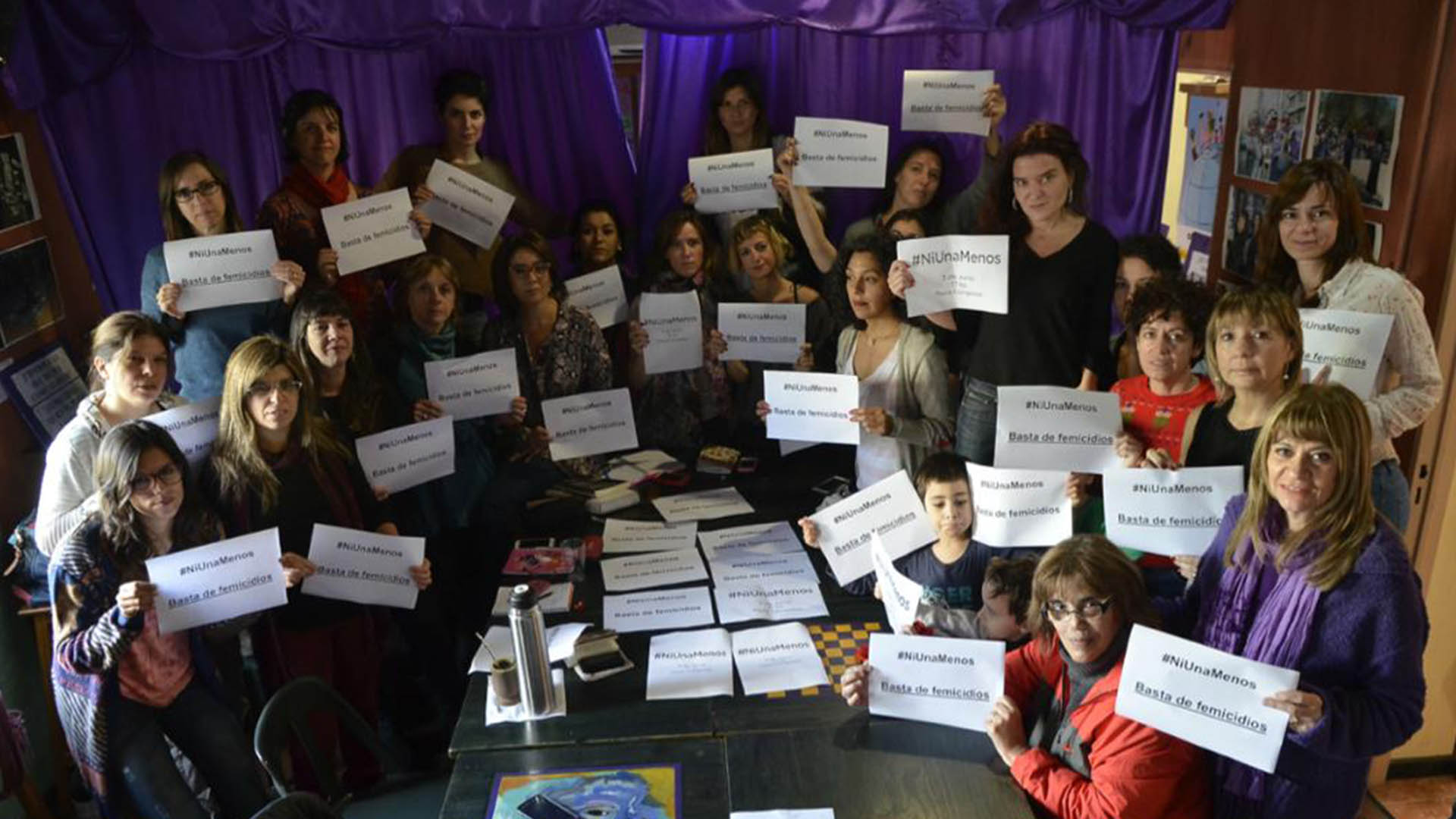 Las organizadoras en pleno en una reunión durante los días previos a la marcha