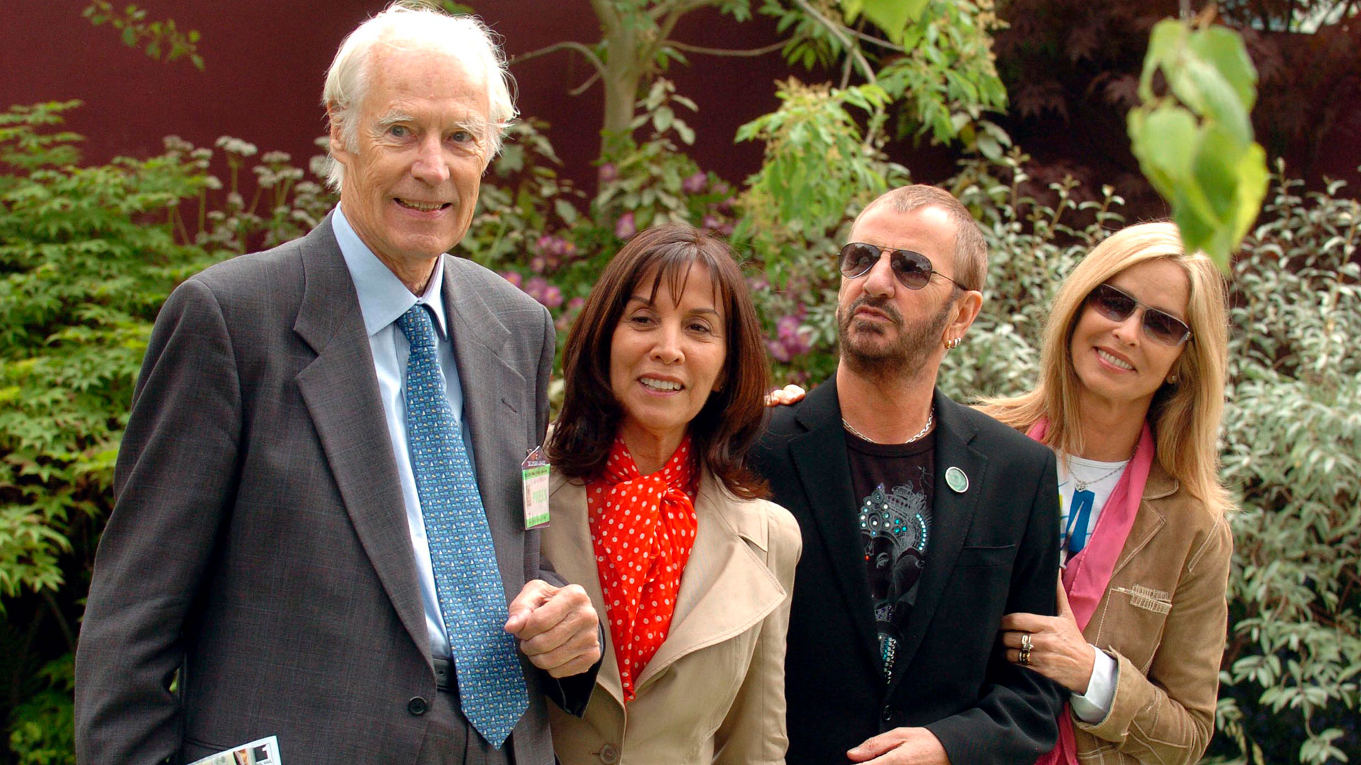 George Martin, Olivia Harrison, Ringo Starr y Barbara Bach, en Londres, mayo de 2008