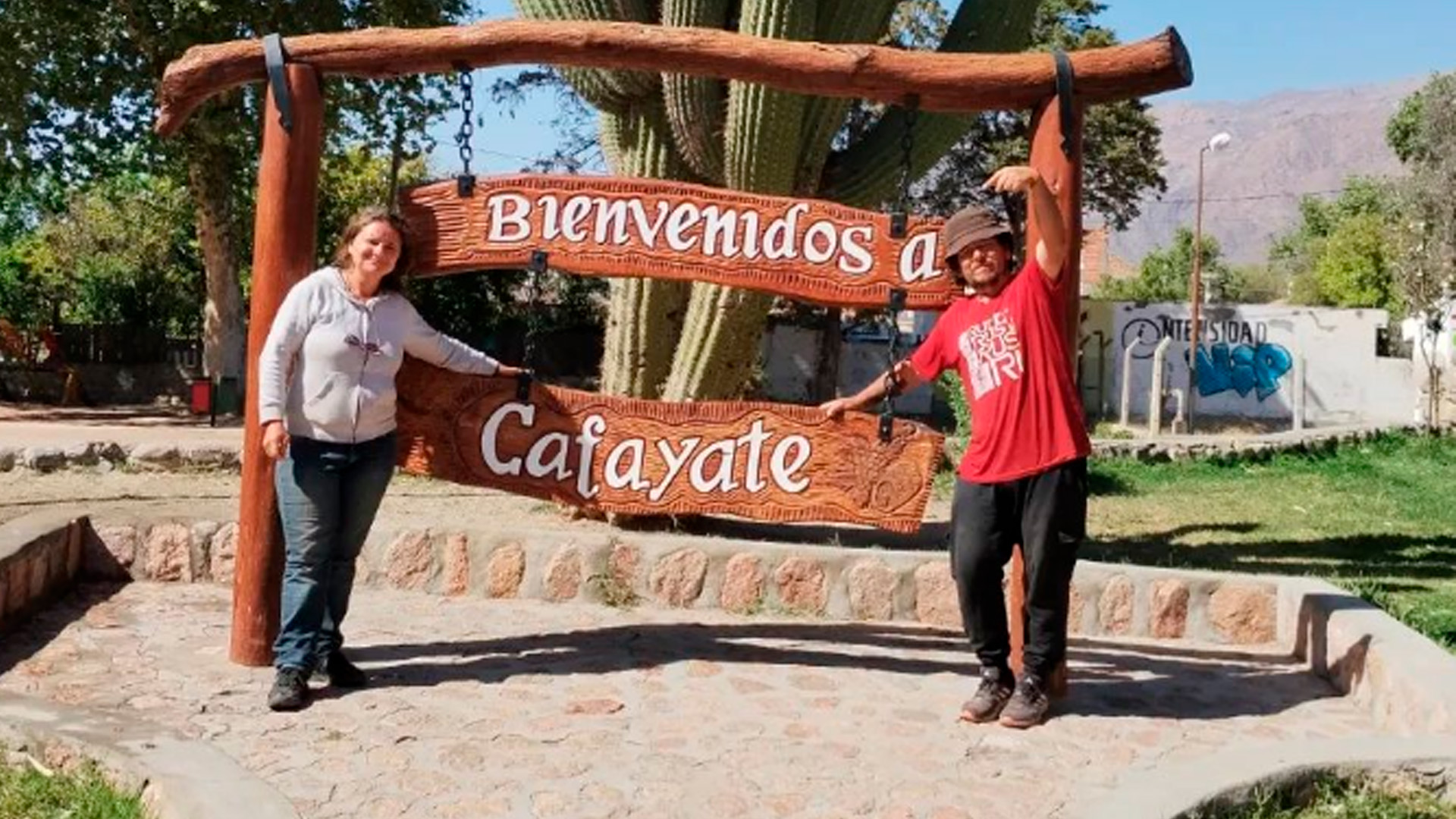 Karina Gismondi y Eduardo Hafne en Cafayate, Salta (@ampliodesorden2022)