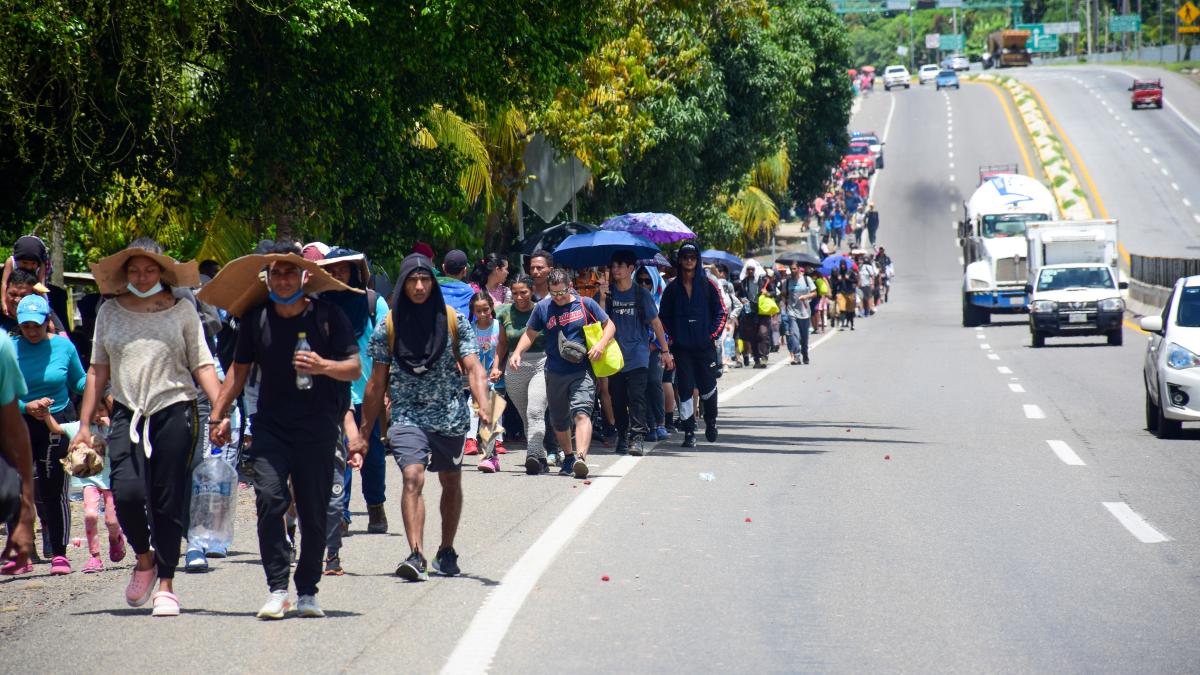 4 mil migrantes se instalaron en la aduana de Huixtla, Chiapas y bloquearon la carretera como protesta 