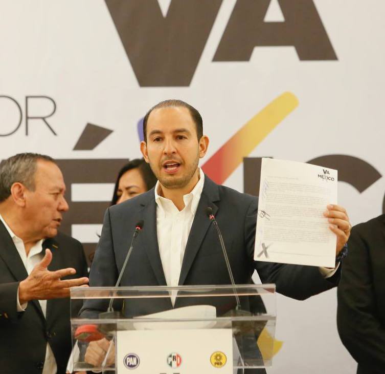Marko Cortés indicó que el mandatario estatal ha cooptado a alcaldes y diputados con la promesa de recursos públicos (Foto: Twitter/ @MarkoCortes)
