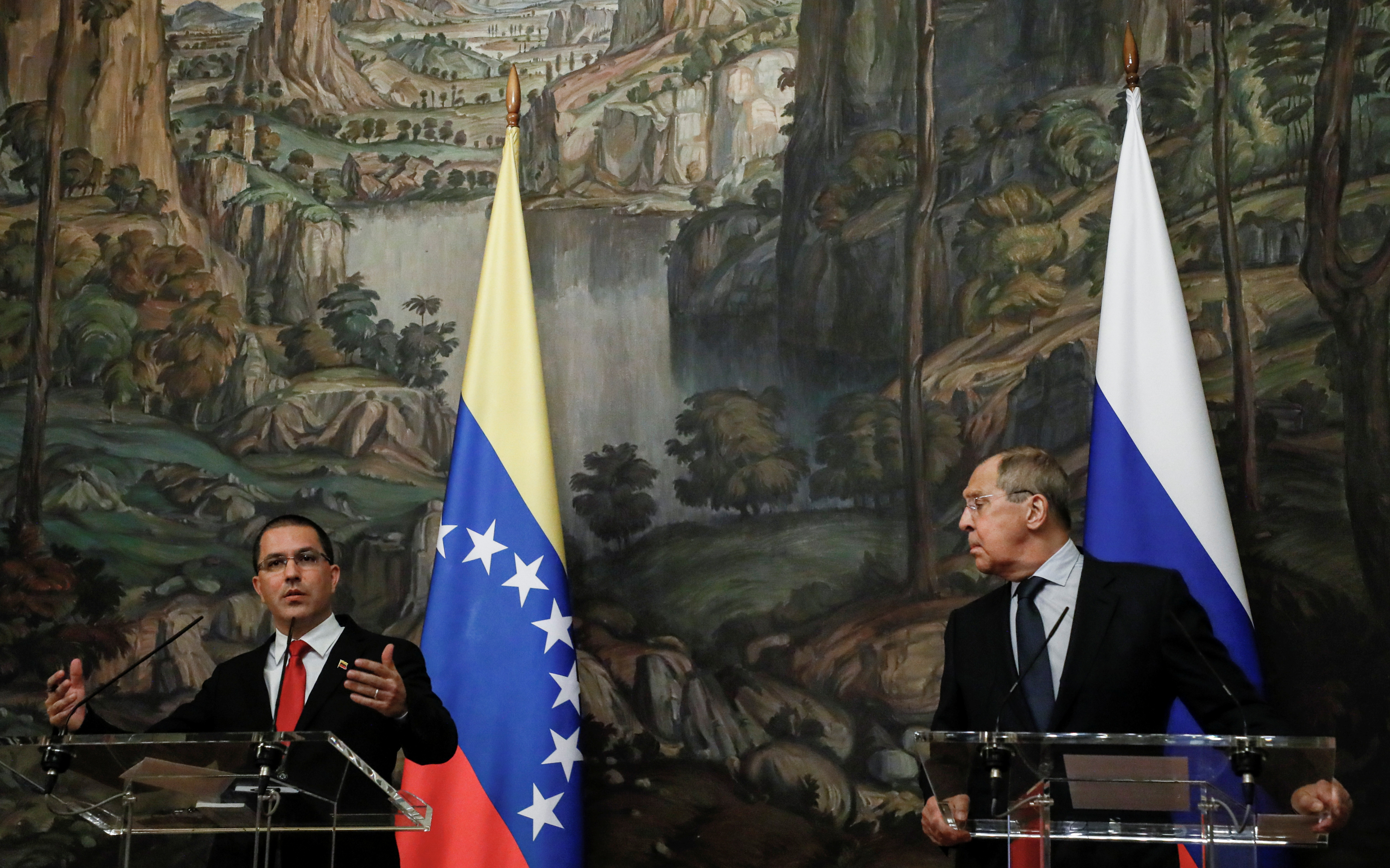 El ministro de Exteriores de Venezuela, Jorge Arreaza junto a su par ruso, Sergei Lavrov (Foto: REUTERS)
