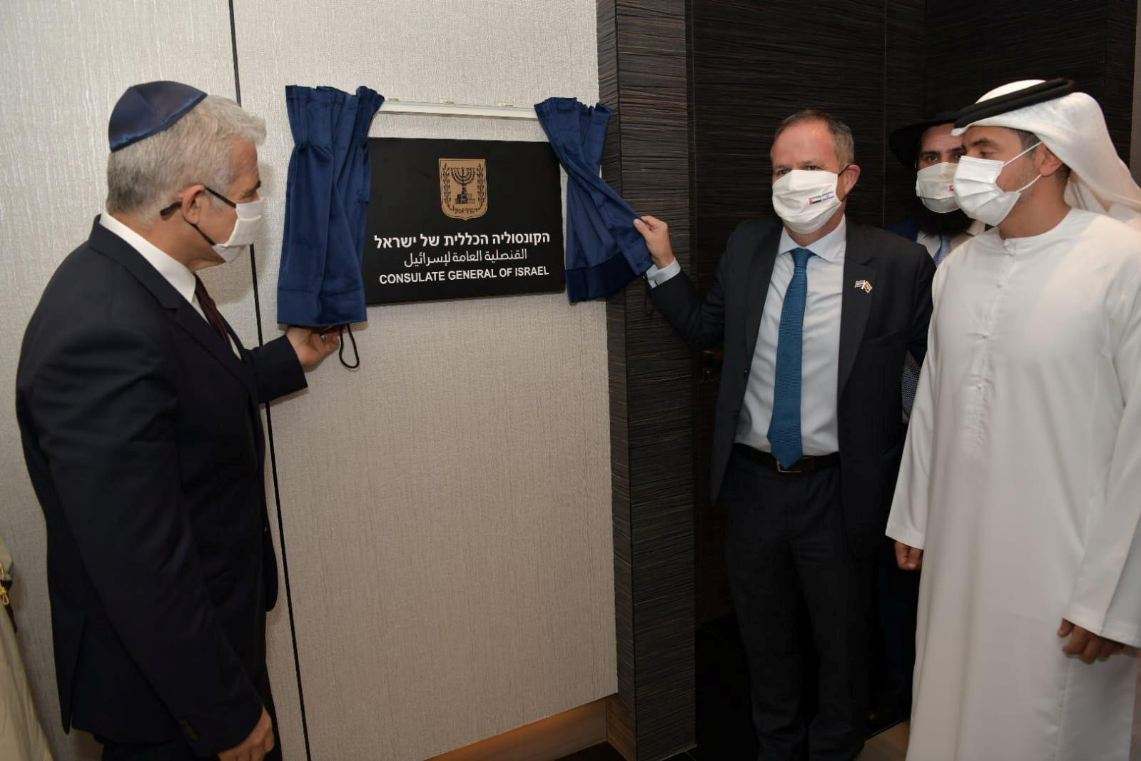 El primer ministro suplente y ministro de Asuntos Exteriores de Israel, Yair Lapid, asiste a la ceremonia de inauguración del consulado de Israel en Dubái, Emiratos Árabes Unidos, el 30 de junio de 2021. (Reuters)