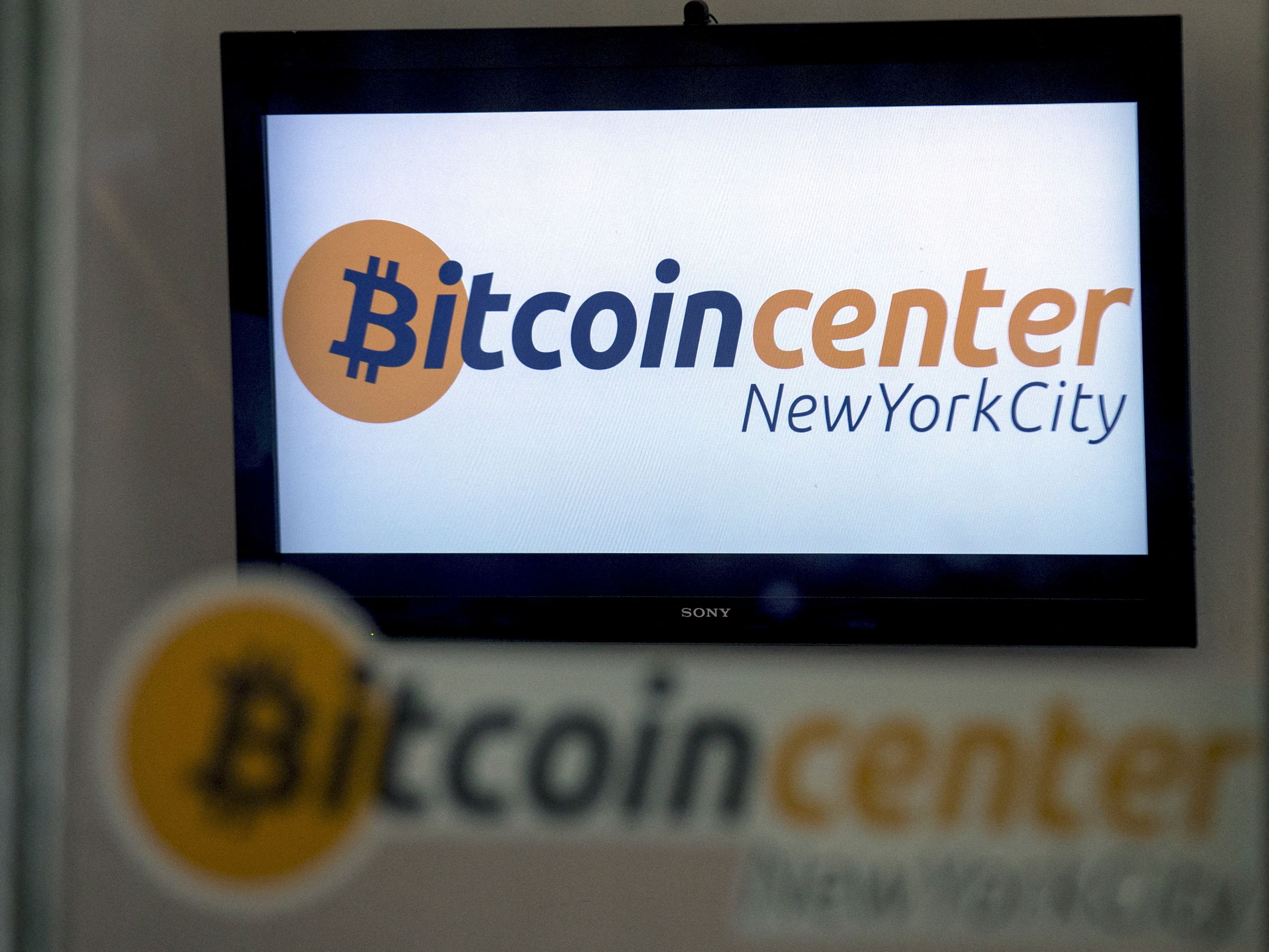 Logo de Bitcoin (REUTERS/Brendan McDermid)
