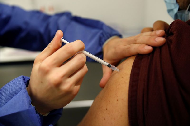 La vacuna de Pfizer es la única aprobada para adolescentes de 12 a 17 (Foto: REUTERS/Gonzalo Fuentes)