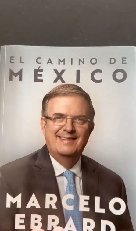 Dio a conocer su libro El Camino de México. (Twitter) 