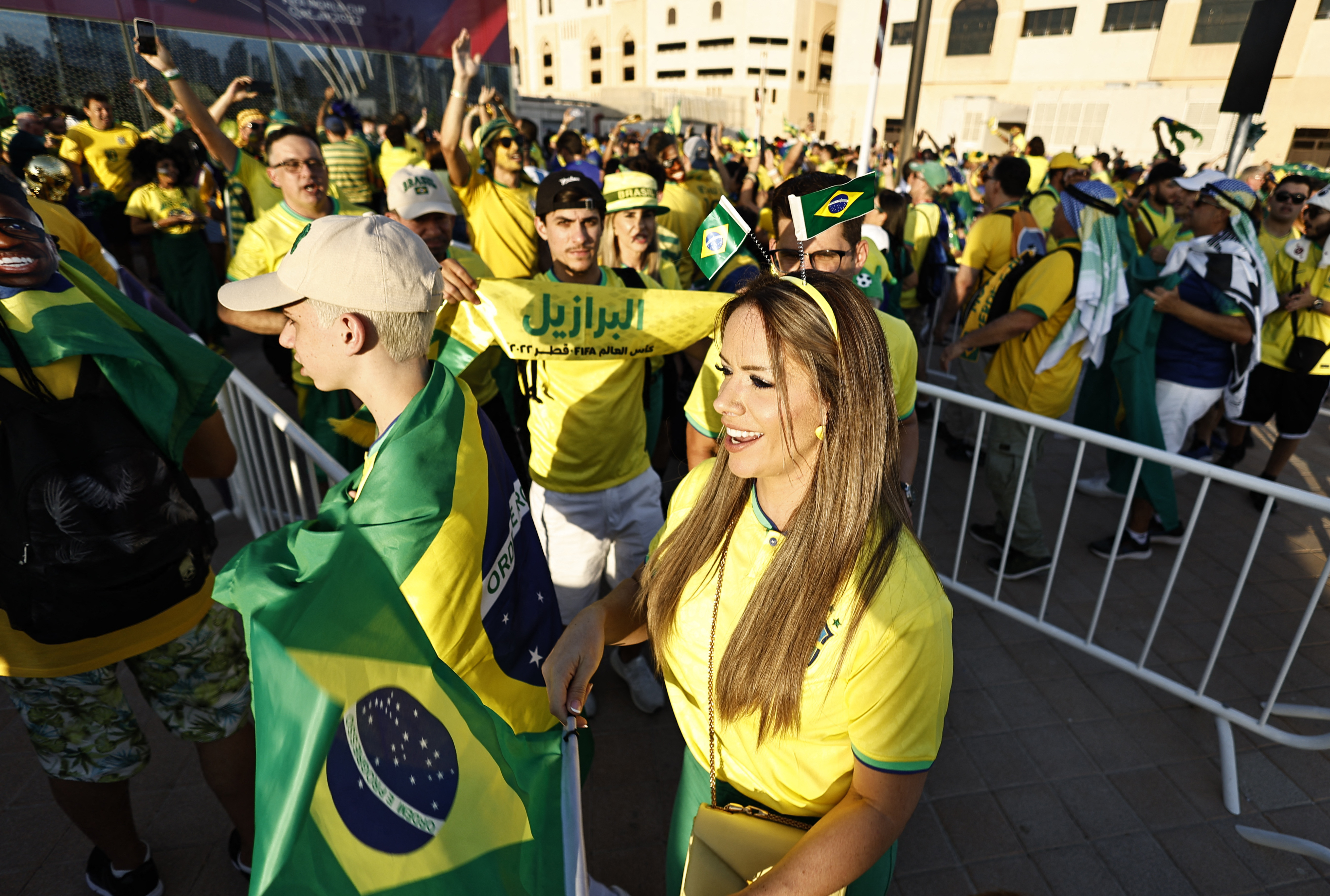 Previo al duelo Brasil vs Suiza, miles de fanáticos llegan hasta la estación del metro de Al Qassar | REUTERS/Hamad I Mohammed