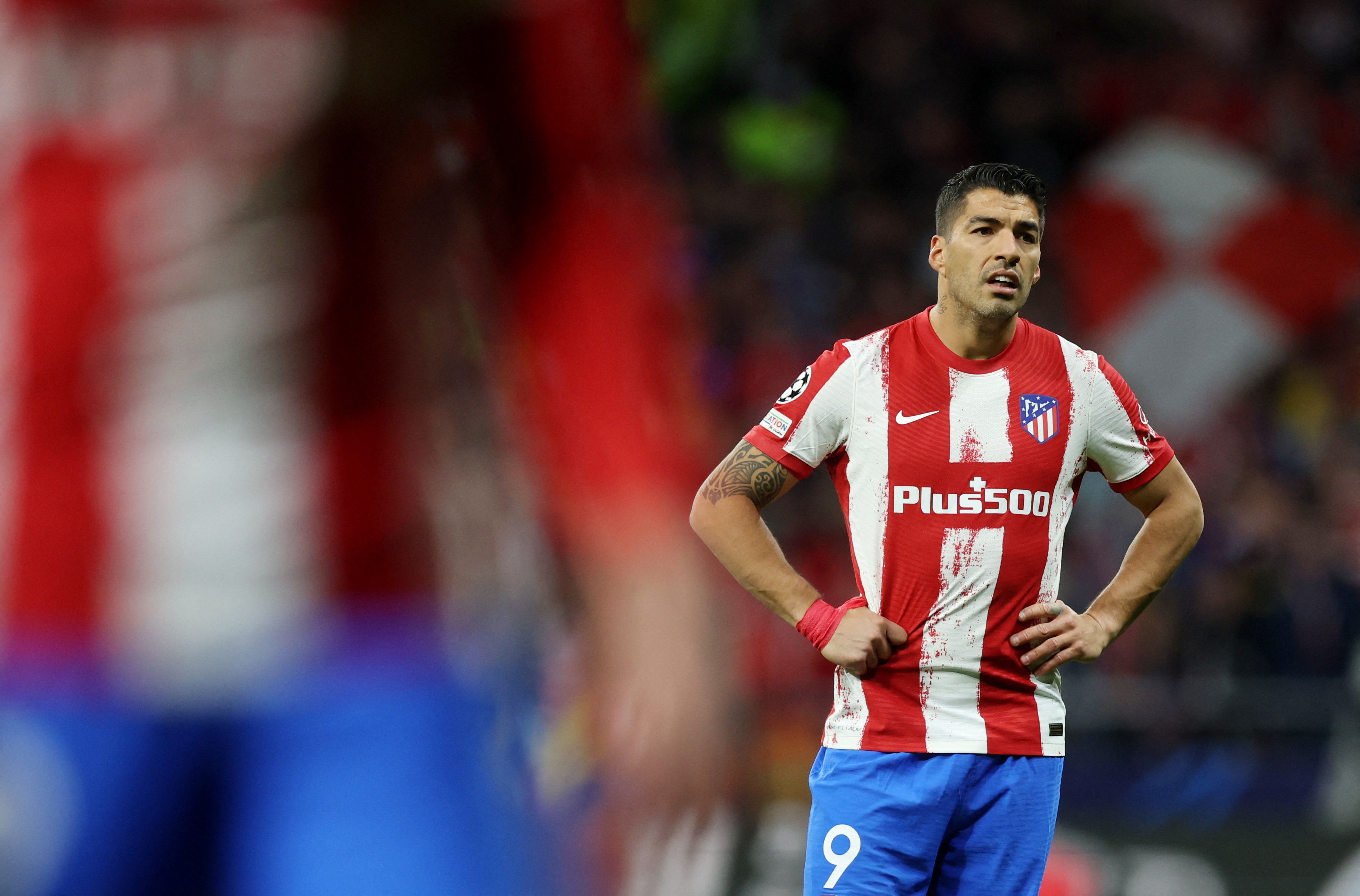 Luis Suárez non giocherà la prossima stagione all'Atlético Madrid e diversi club in Europa e River stanno lottando per lui