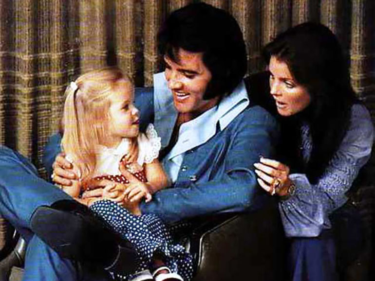 Lisa Marie fue la única hija de Elvis. Aquí con su padre y su madre, Priscilla