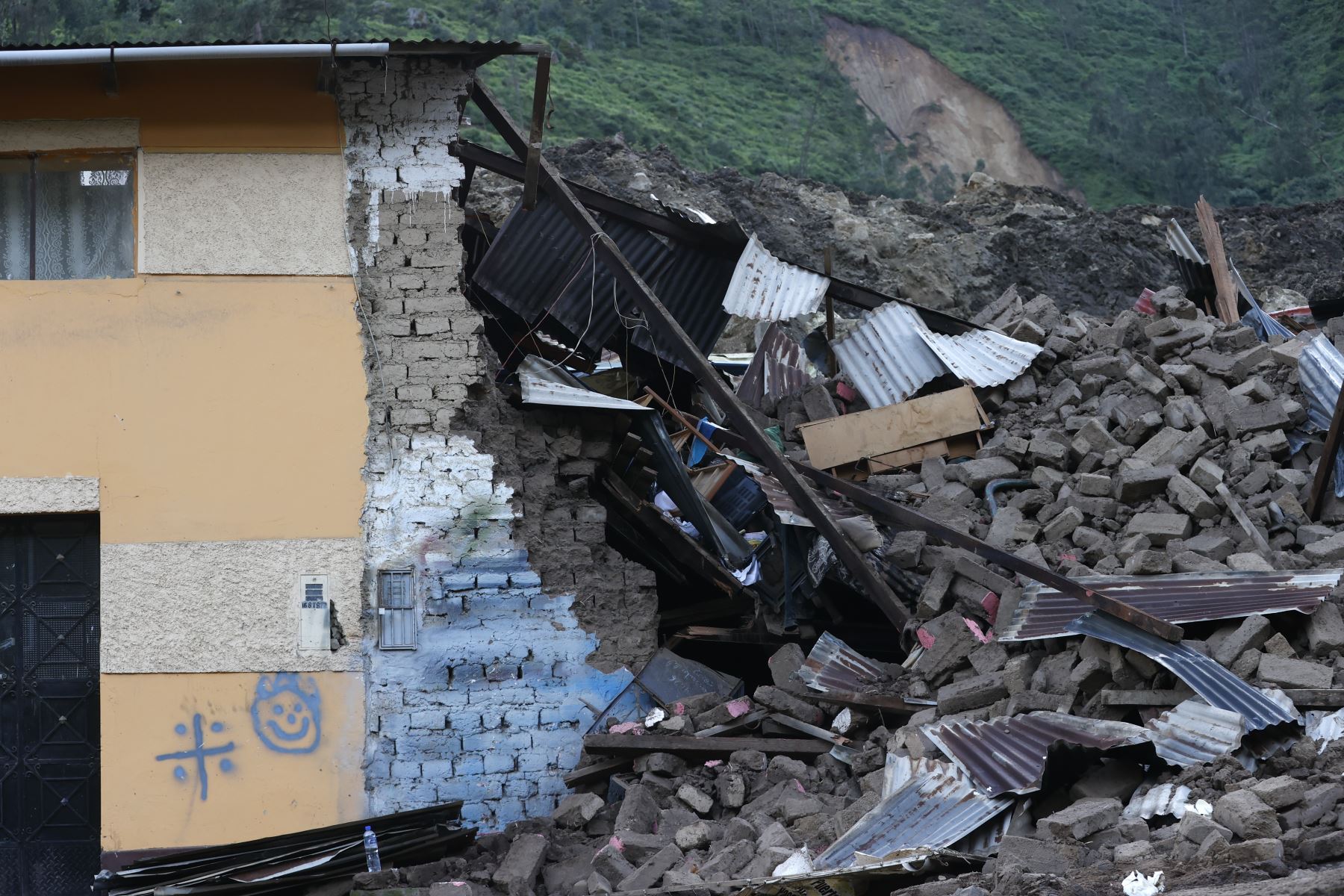 Tragedia en Huaral: se reinicia labores de búsqueda y rescate de cinco desaparecidos tras caída de mortal huaico