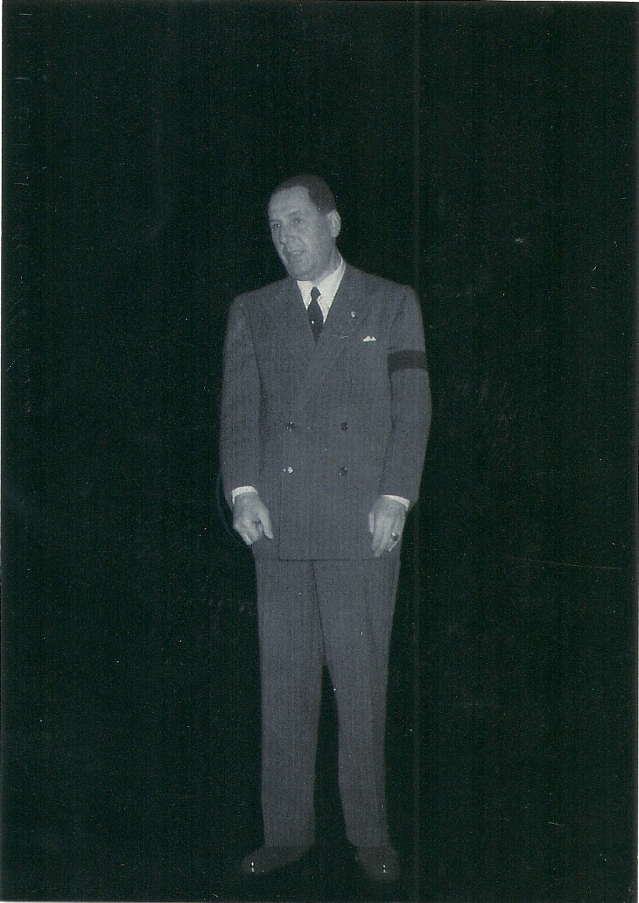 Juan Domingo Perón con la cinta negra del luto por la muerte de Evita