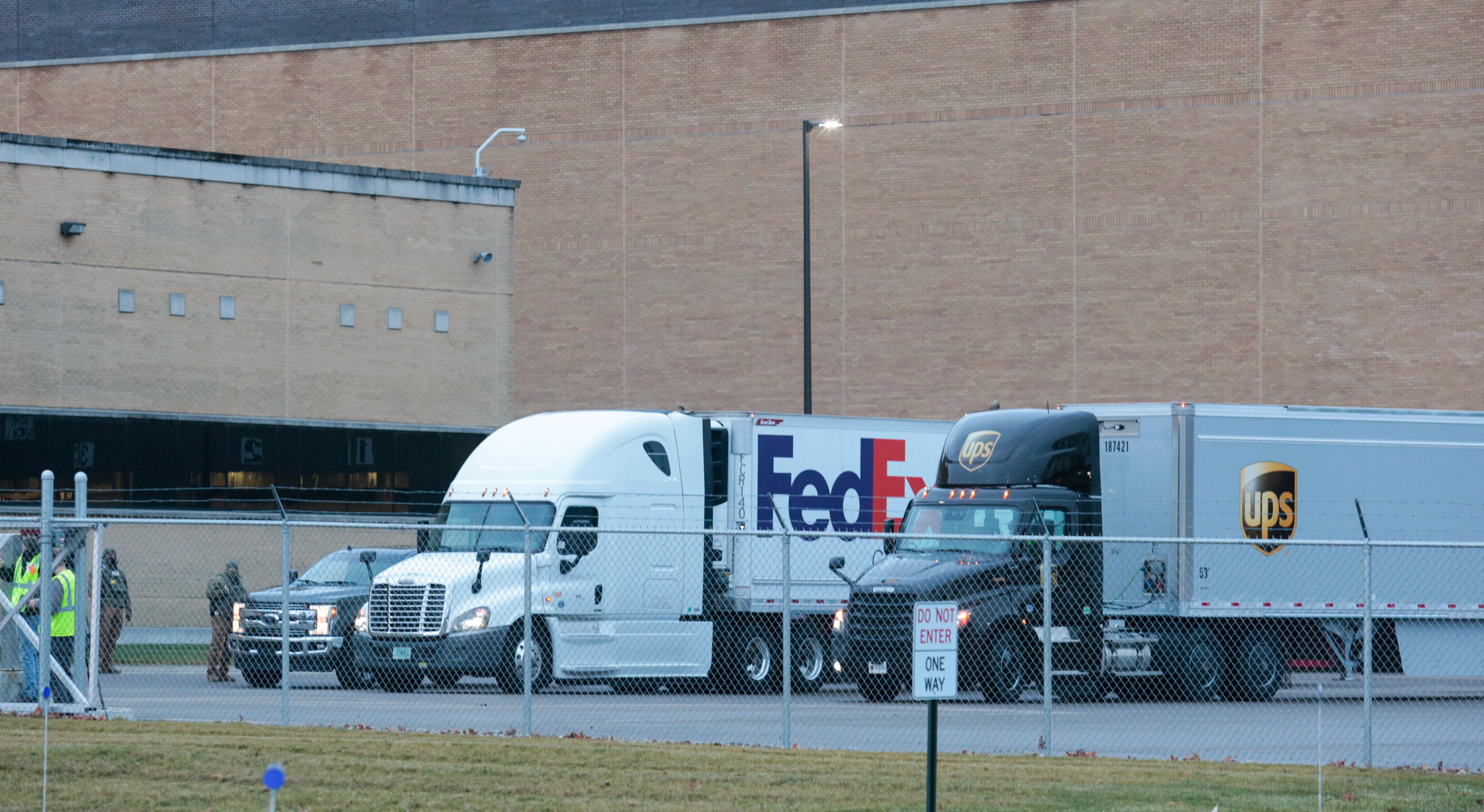 FedEx y UPS son dos de las piezas clave de la campaña de distribución de la vacuna en EEUU.   REUTERS/Rebecca Cook/File Photo