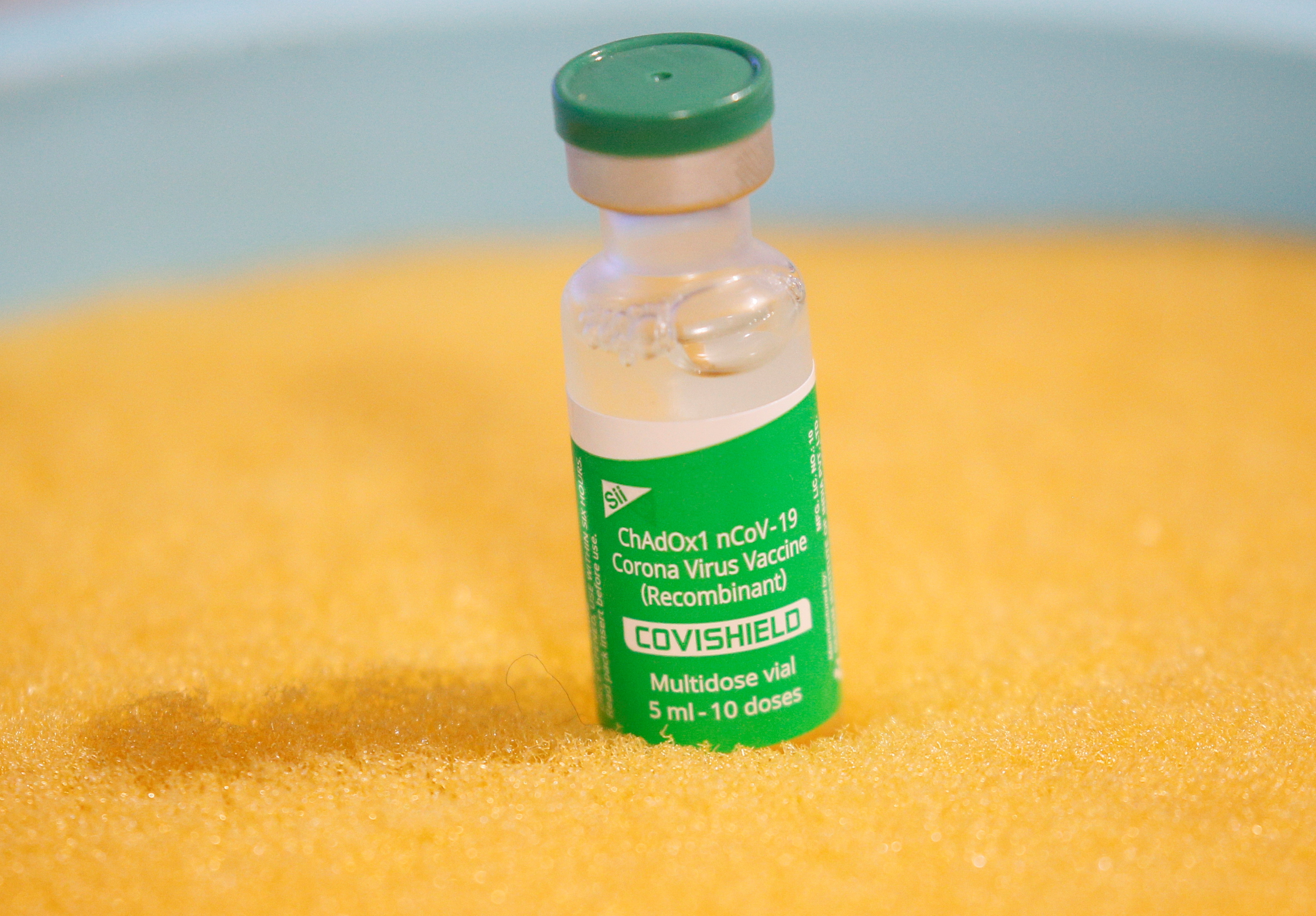 Al realizar el recuento después de la recuperación de vacunas robadas, los investigadores notaron que faltaban 68 dosis de la Covishield (REUTERS/Gleb Garanich)