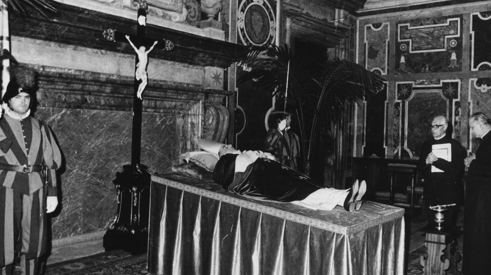 La versión oficial del Vaticano indicó que un ataque al corazón lo abatió mientras dormía apenas empezaba el 28 de septiembre de 1978 (Getty)