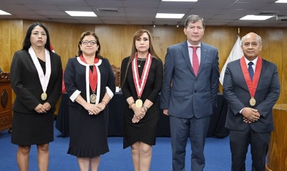 La fiscal de la Nación, Patricia Benavides, junto al equipo especial que indagará sobre las muertes en las protestas contra Dina Boluarte.