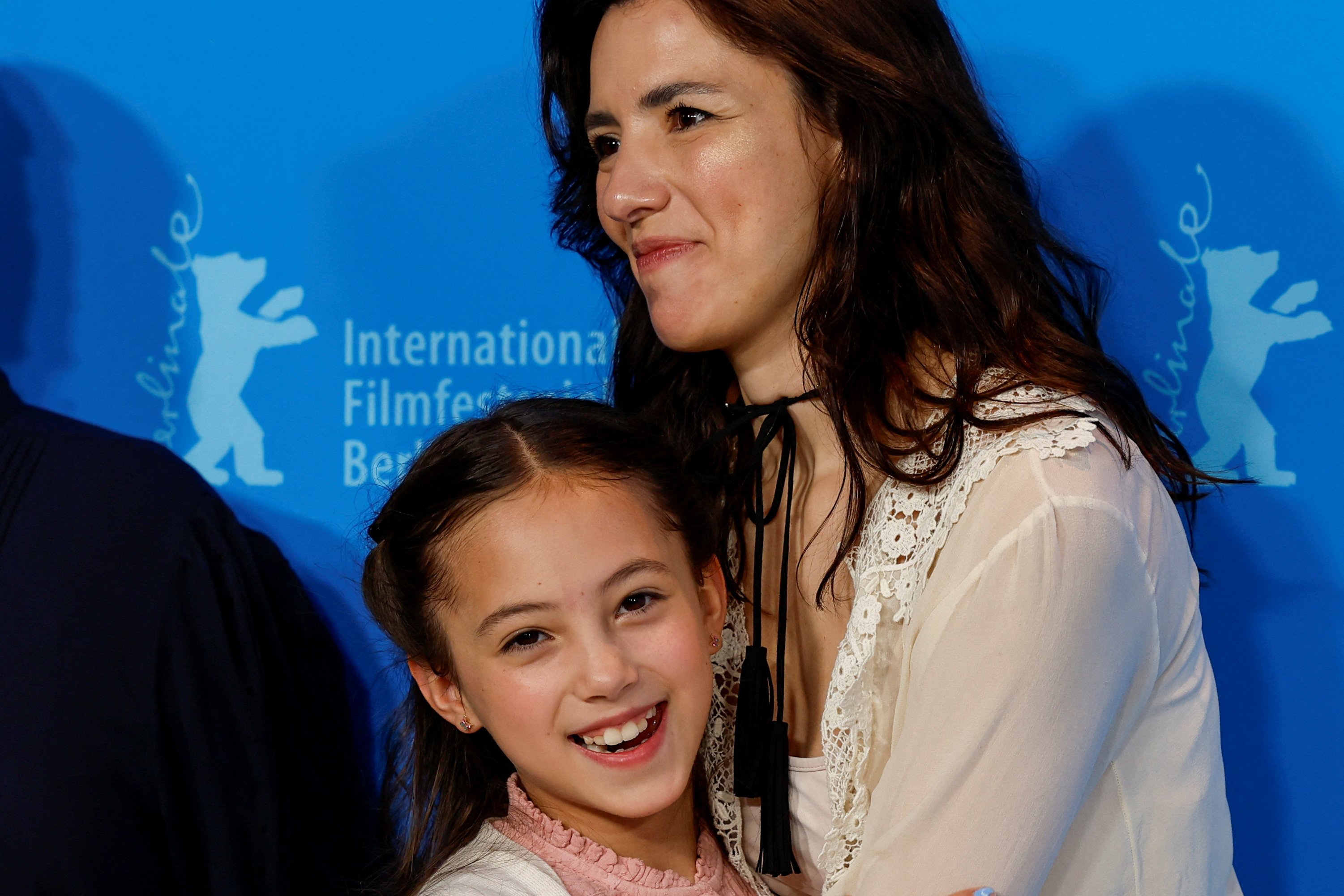 Lila Aviles y Naima Senties en la presentación de 'Totem' en Berlín (Crédito: REUTERS/Michele Tantussi)