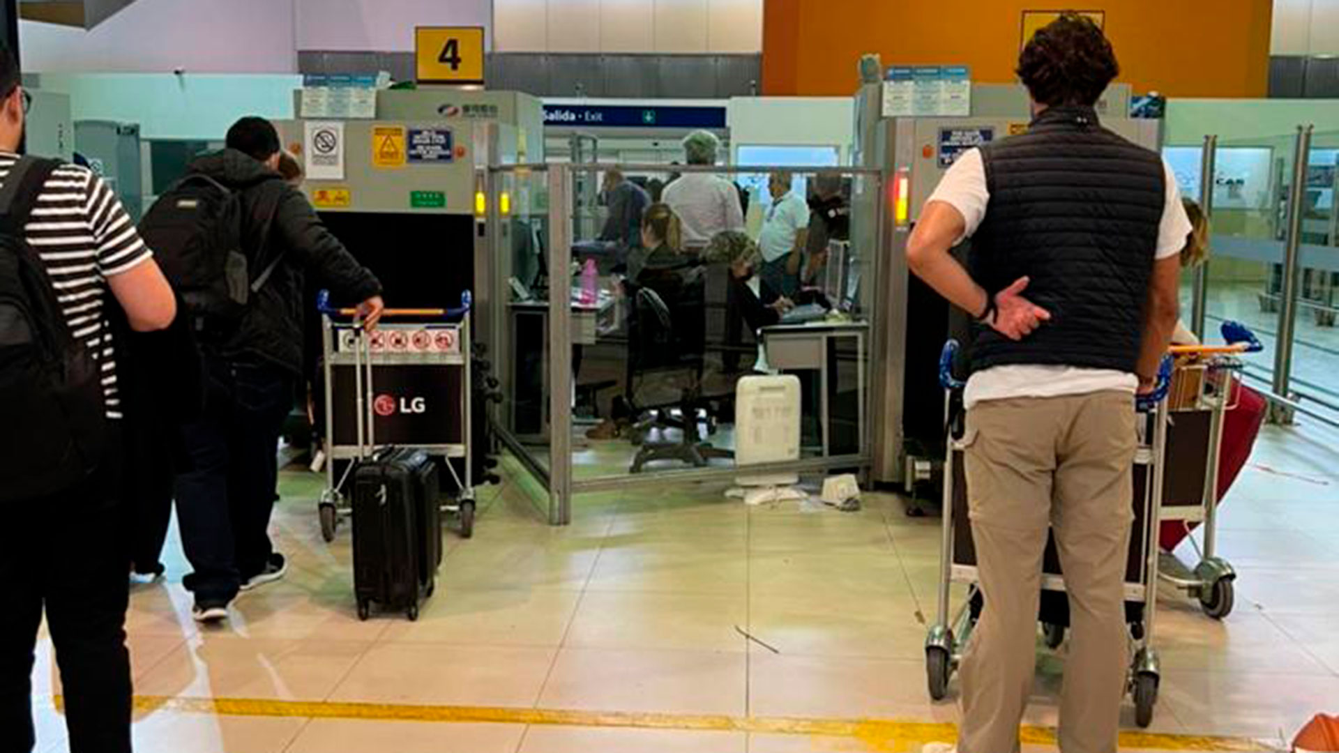 La Aduana permite que cada pasajero ingresar al país con hasta un celular y una tablet o notebook comprados en el exterior