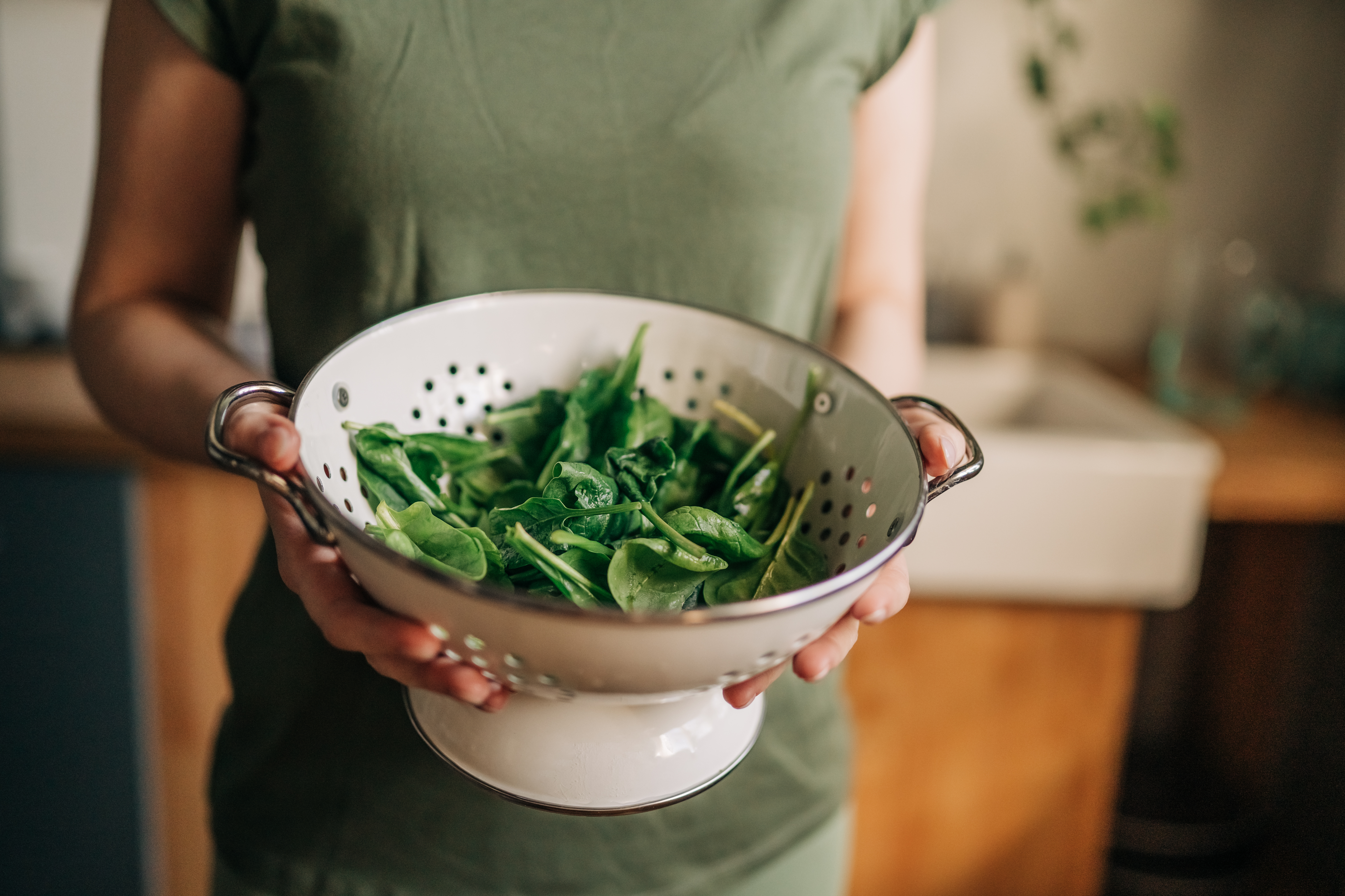 Como conclusión final, los expertos sugirieron que elegir alimentos saludables de origen vegetal podría ser útil para prevenir el cáncer de mama
(Getty Images)