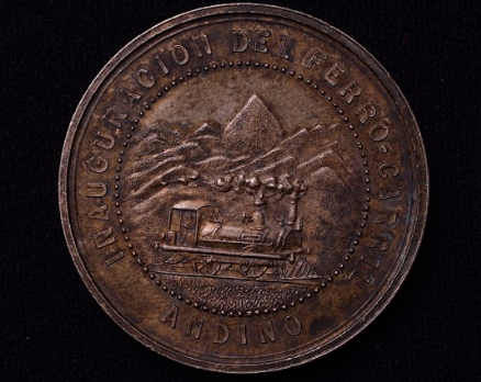 Medalla conmemorativa acuñada que recuerda la llegada del ferrocarril y la exposición realizada en Mendoza. Gentileza Museo Roca