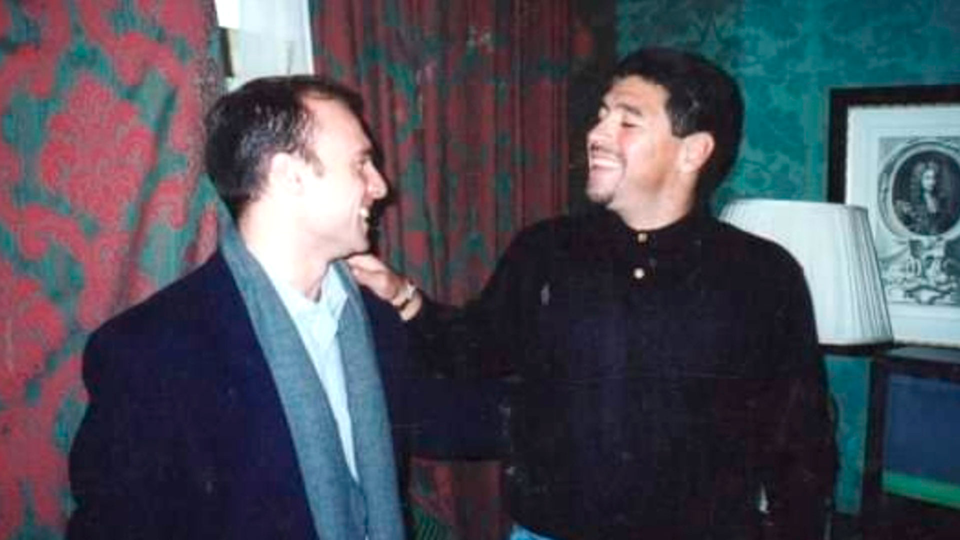 Esteban junto a Diego Armando Maradona. Para Cichello Hübner fue "su inspiración". Por iniciativa suya, Diego estuvo en Oxford