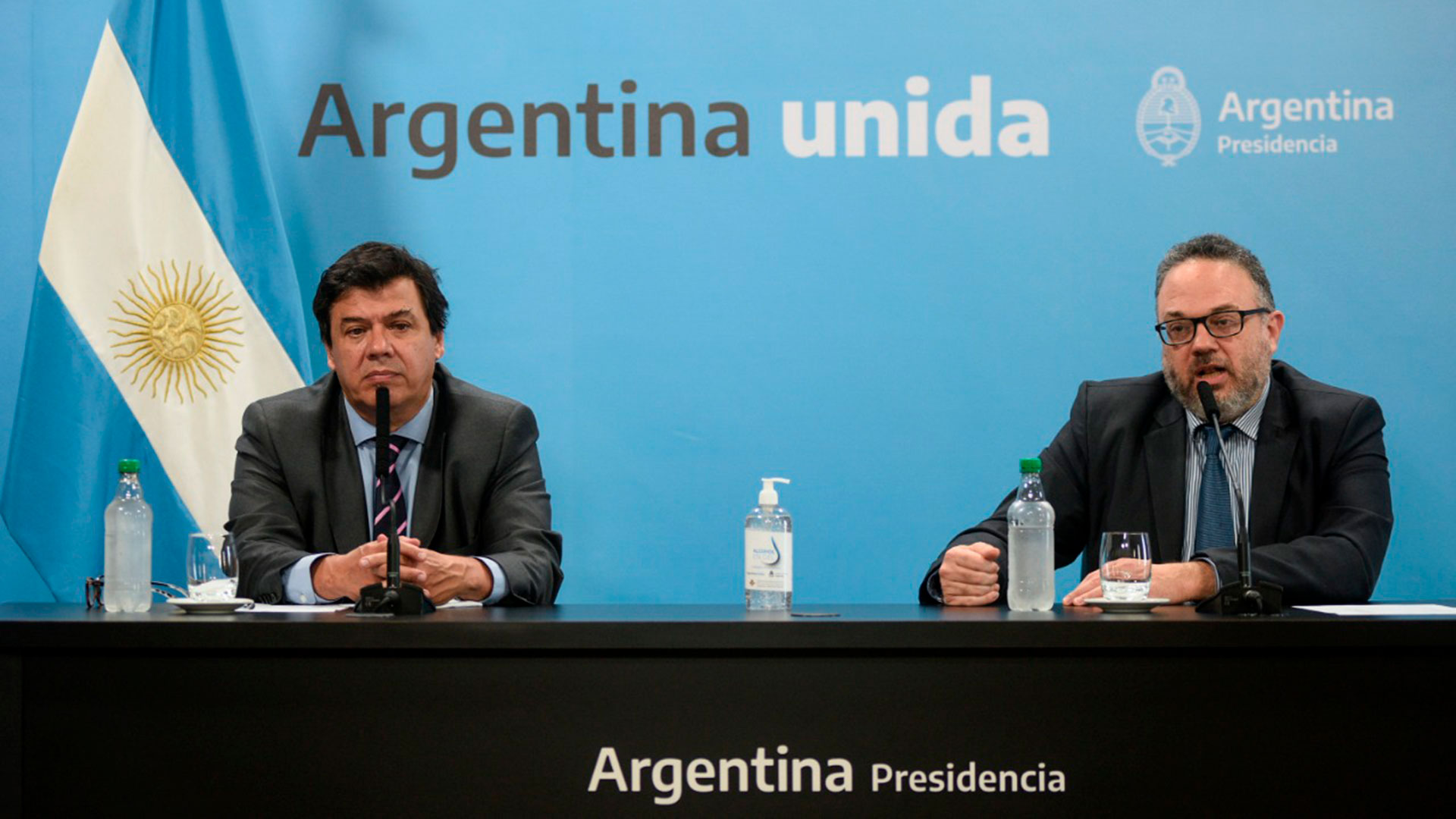 Los ministros de Desarrollo Productivo, Matías Kulfas, y de Trabajo, Claudio Moroni, durante uno de los anuncios de las medidas adoptadas