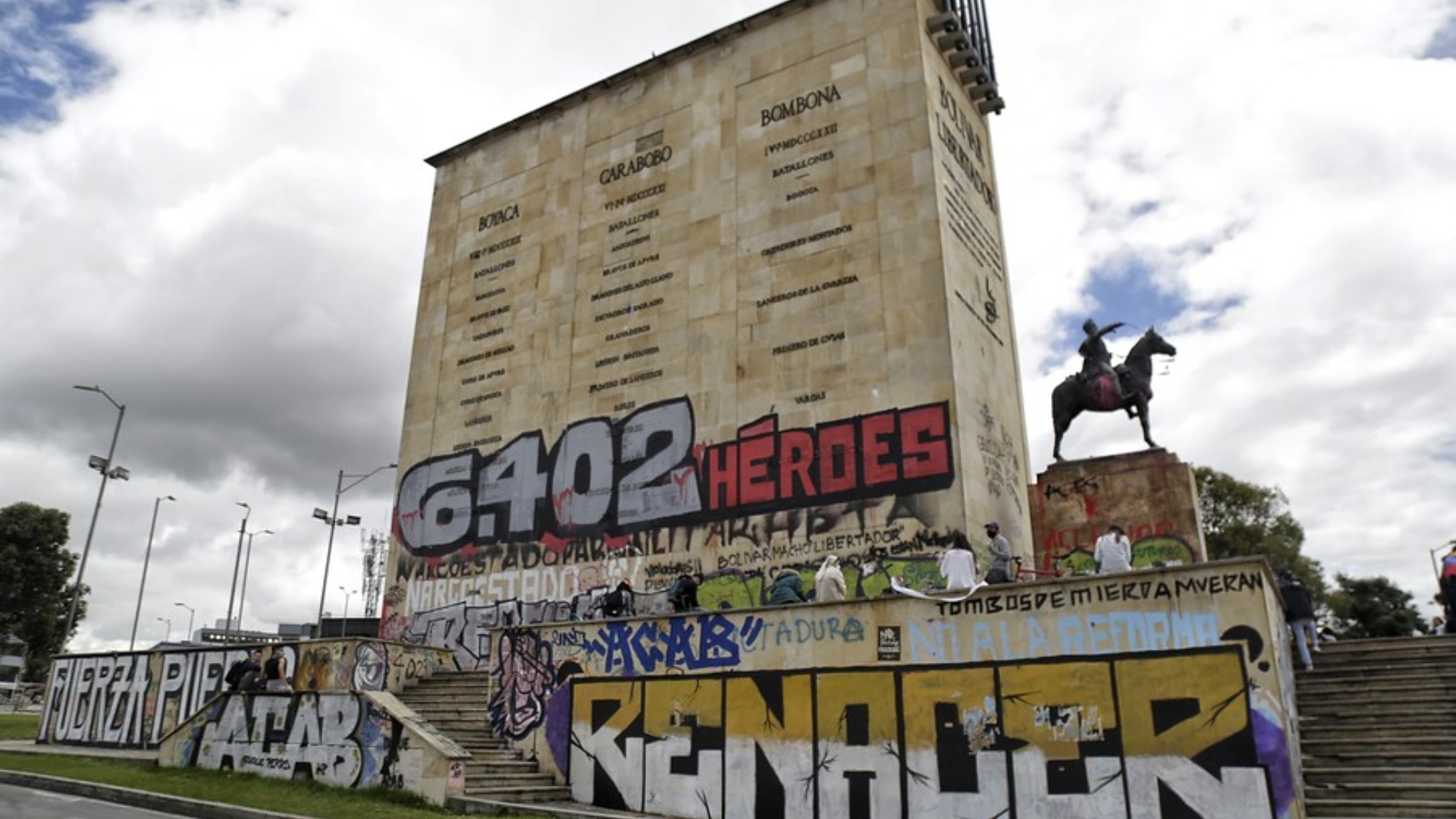 “Nuestros hijos no son héroes”: molestia de Mafapo por mural que hicieron manifestantes en Bogotá