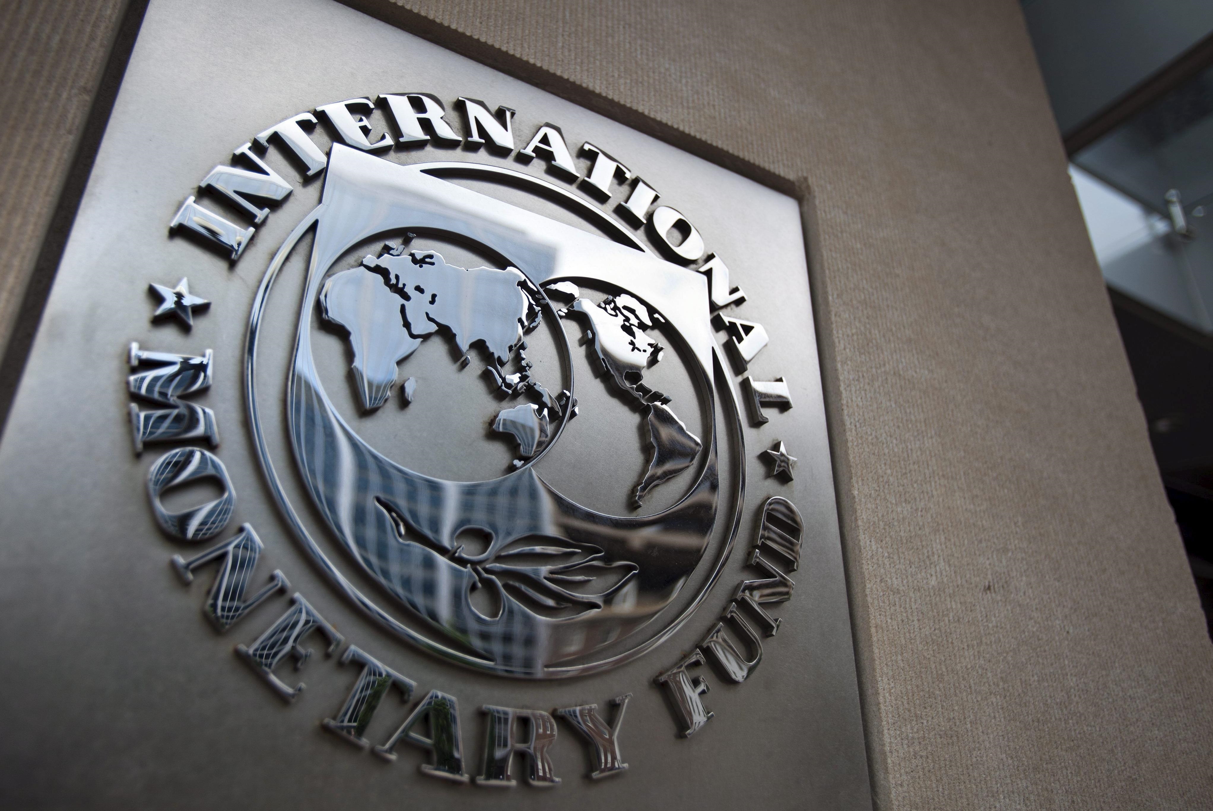 En una actualización de su informe de perspectivas, el Fondo Monetario Internacional (FMI) es algo más positivo con lo que ocurrirá en 2022 y prevé un crecimiento global del 4,9 %, cinco décimas más que en abril. EFE/Archivo
