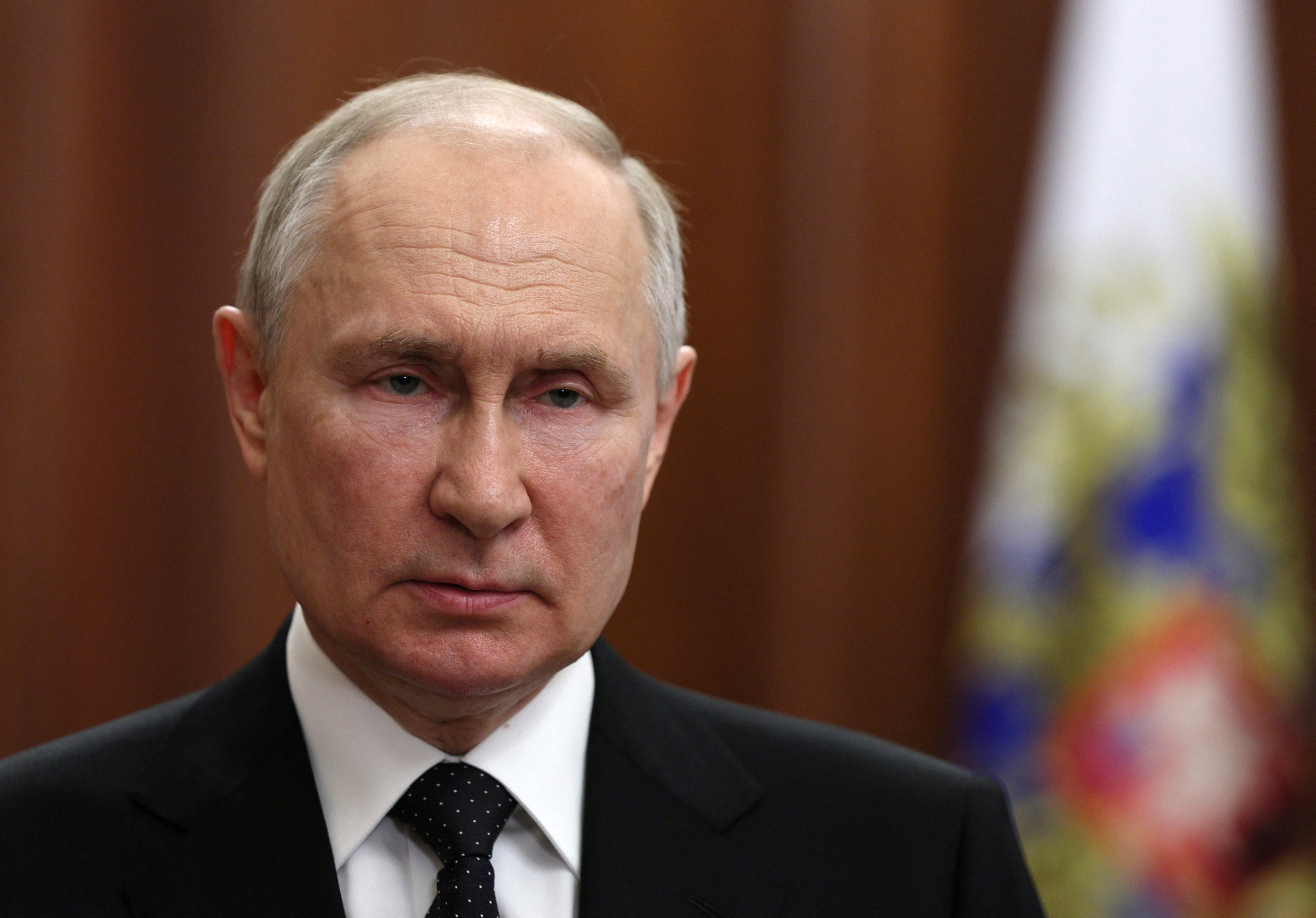 Putin admitió que la situación en la ciudad rusa tomada por el Grupo Wagner es “difícil” y amenazó con responder “duramente”. (REUTERS)