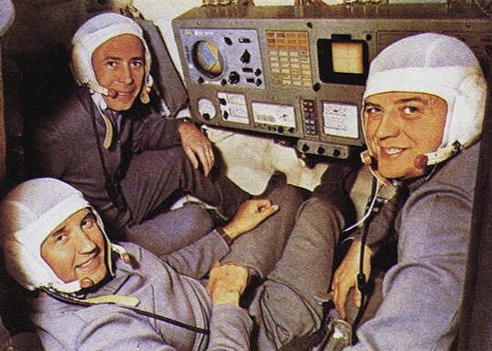Hace medio siglo, la Soyuz 11 viajó el espacio para consumar una hazaña. Tripulada por los cosmonautas Vladislav Vólkov, Gueorgui Dobrovolski y Viktor Patsáyev, tenía como misión acoplar la nave a la primera estación espacial de la historia, la Salyut 1