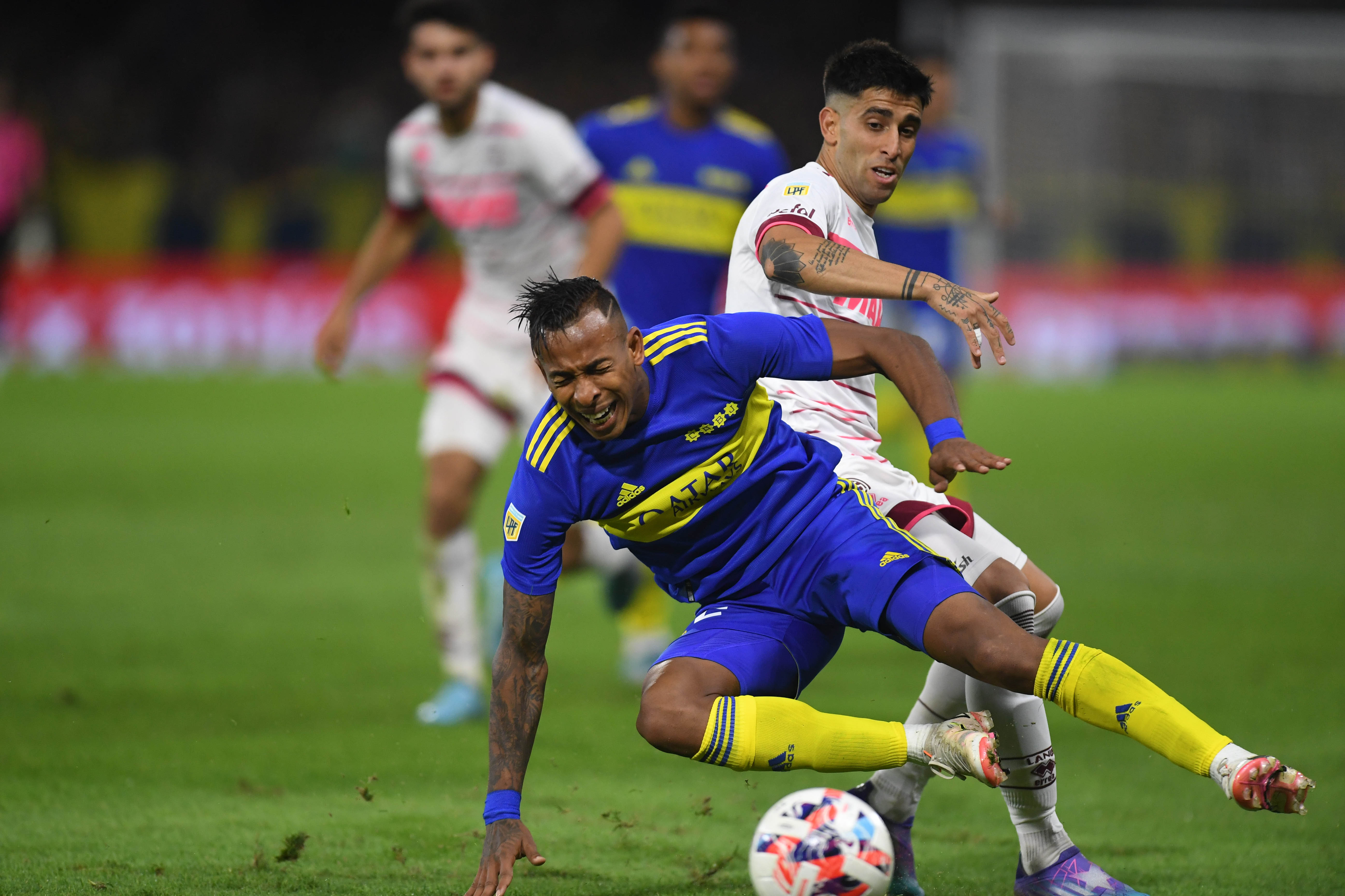 Como medida cautelar preventiva, el colombiano no podrá salir de territorio argentino para jugar con Boca Juniors en la Copa Libertadores