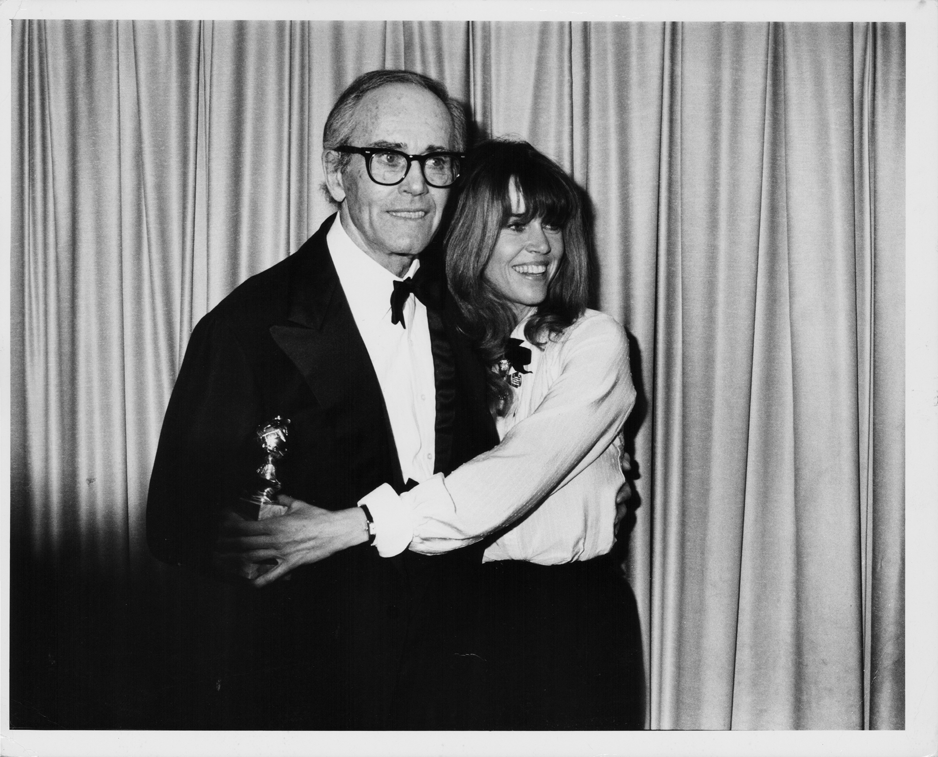 Con su padre, Peter Fonda, tuvo una relación conflictiva. Él le ocultó el suicidio de su madre. En los últimos años de vida del actor, ella se acercó. Aquí, en los Golden Globes de 1979 (Photo by Frank Edwards/Archive Photos/Getty Images)