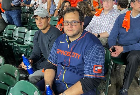 José Ramón López Beltran apareció supuestamente con un Rolex durante un juego de la MLB (Foto: Twitter/@jorgegogdl)